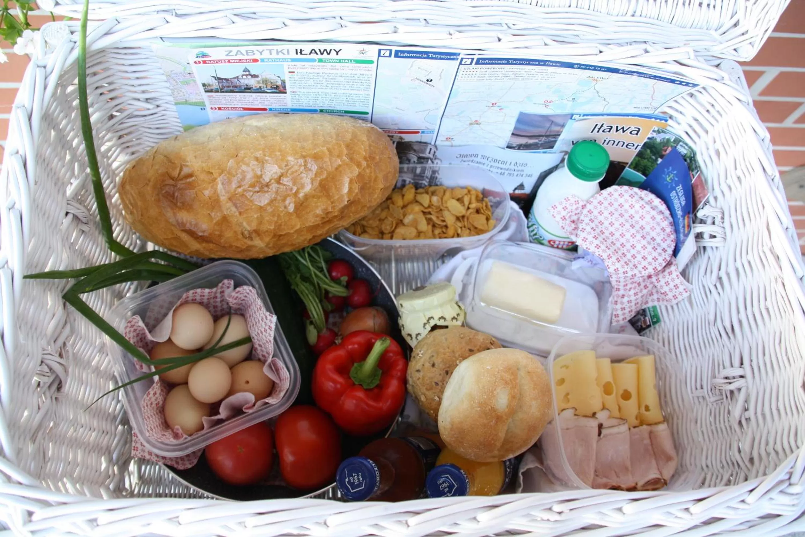 Breakfast in Port Jeziorak