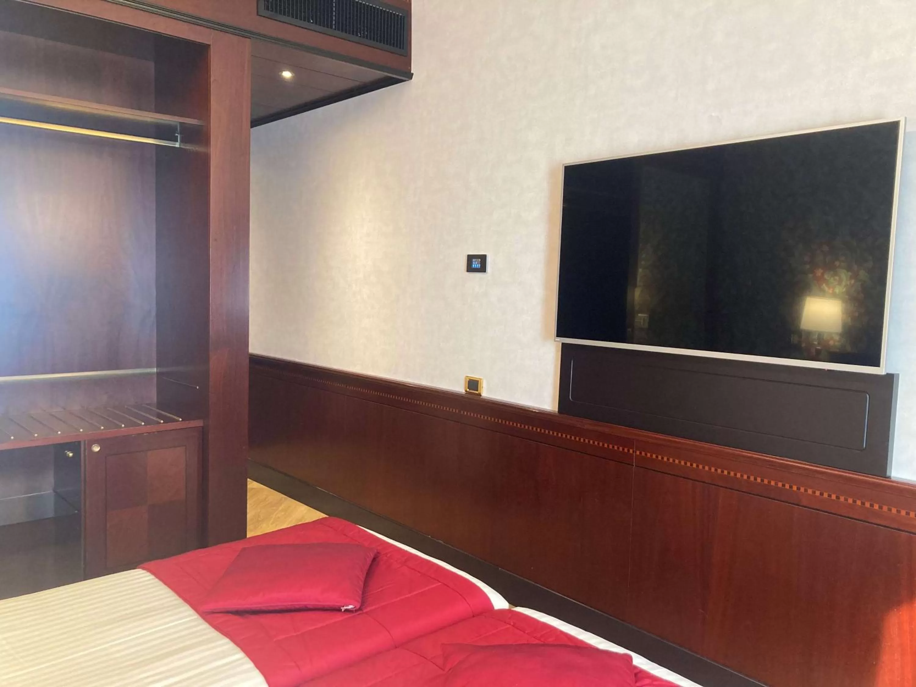 Photo of the whole room, Bed in c-hotels Concorde