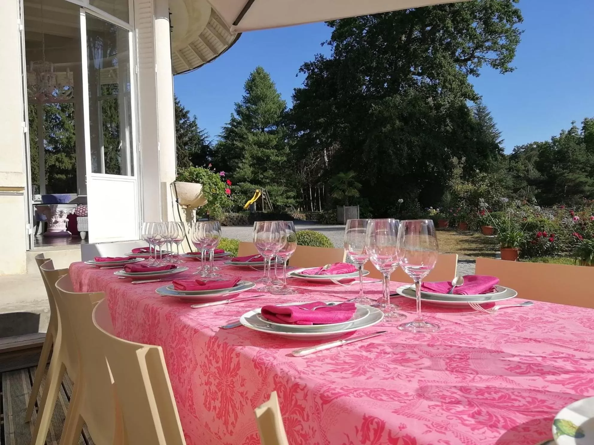 Restaurant/Places to Eat in La Poignardière