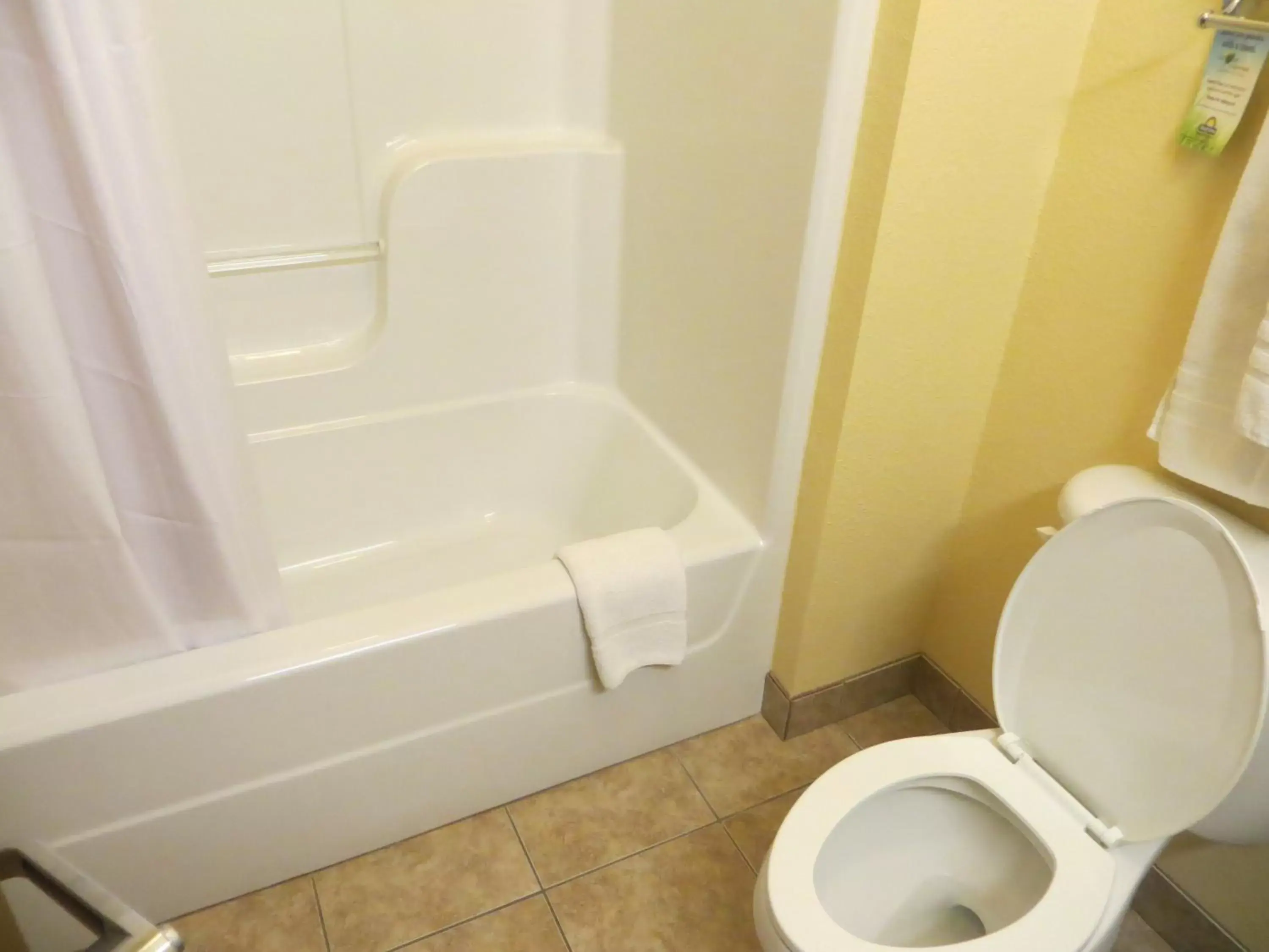 King Room with Bath Tub - Mobility Accessible/Non-Smoking in Days Inn by Wyndham Ellis King Room with Bath Tub - Mobility Accessible/Non-Smoking in Days Inn by Wyndham Ellis