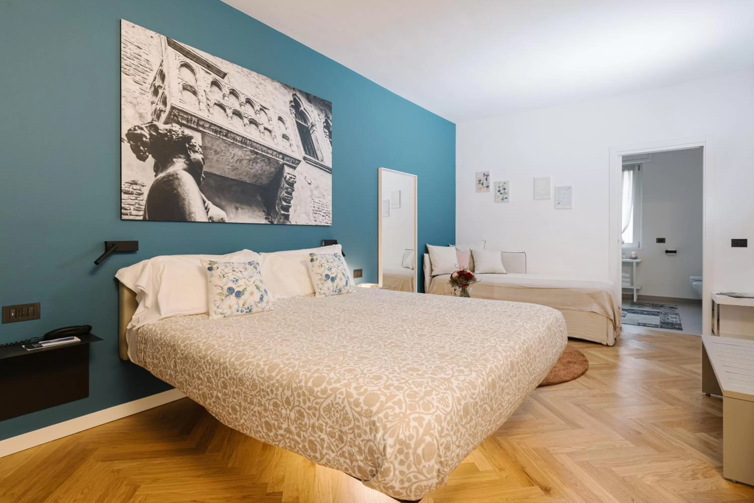 Photo of the whole room, Bed in Hotel Giulietta e Romeo ***S