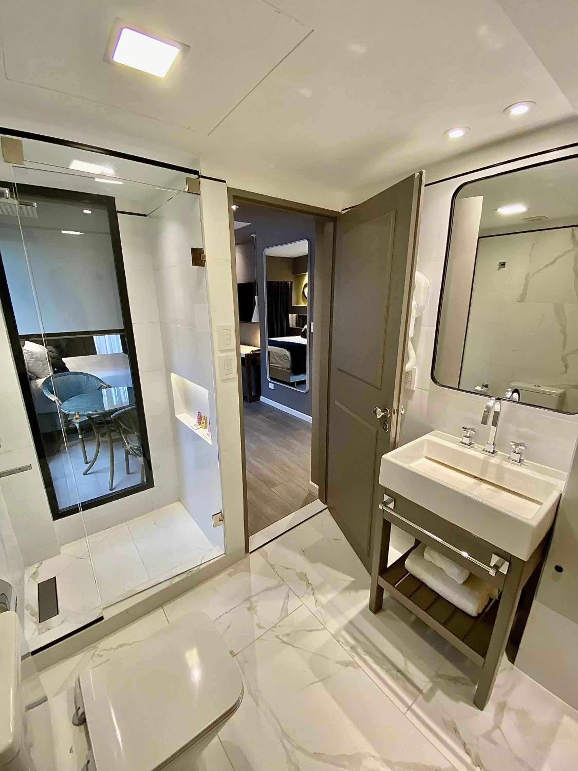 Shower in Up Congreso Hotel