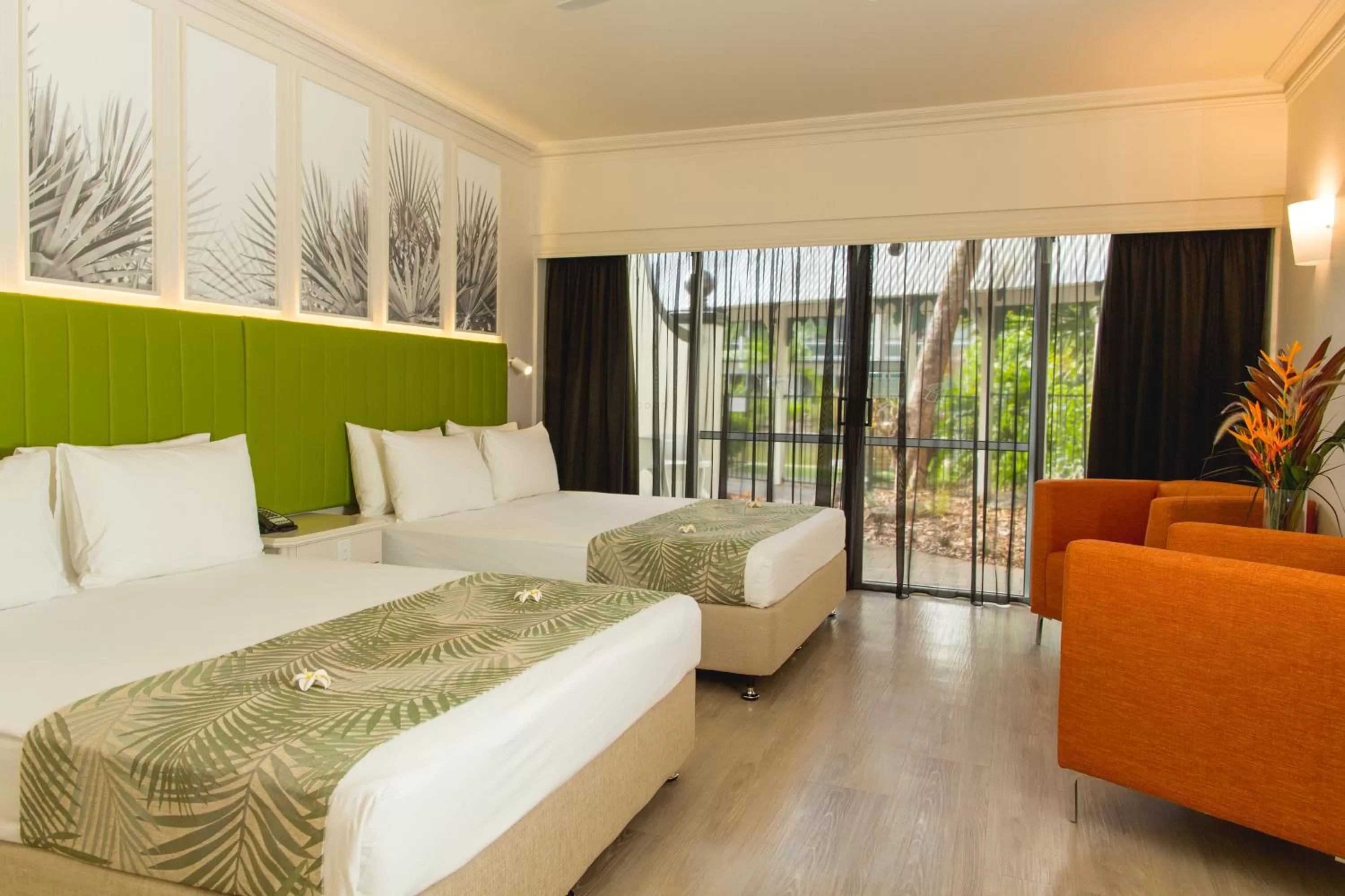 Photo of the whole room, Bed in Cairns Colonial Club Resort