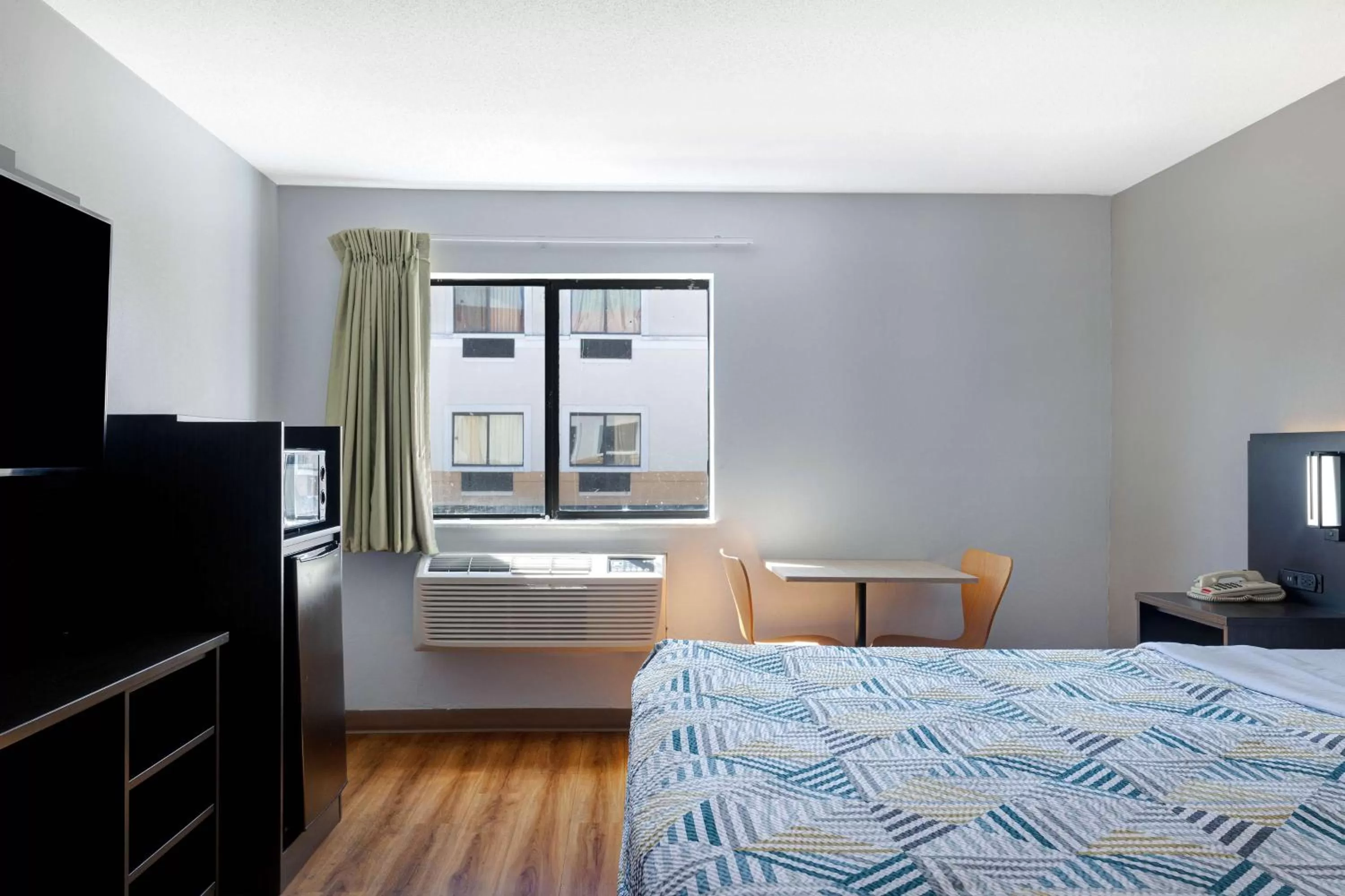 Bedroom, Bed in Motel 6-Shepherdsville, KY Louisville South