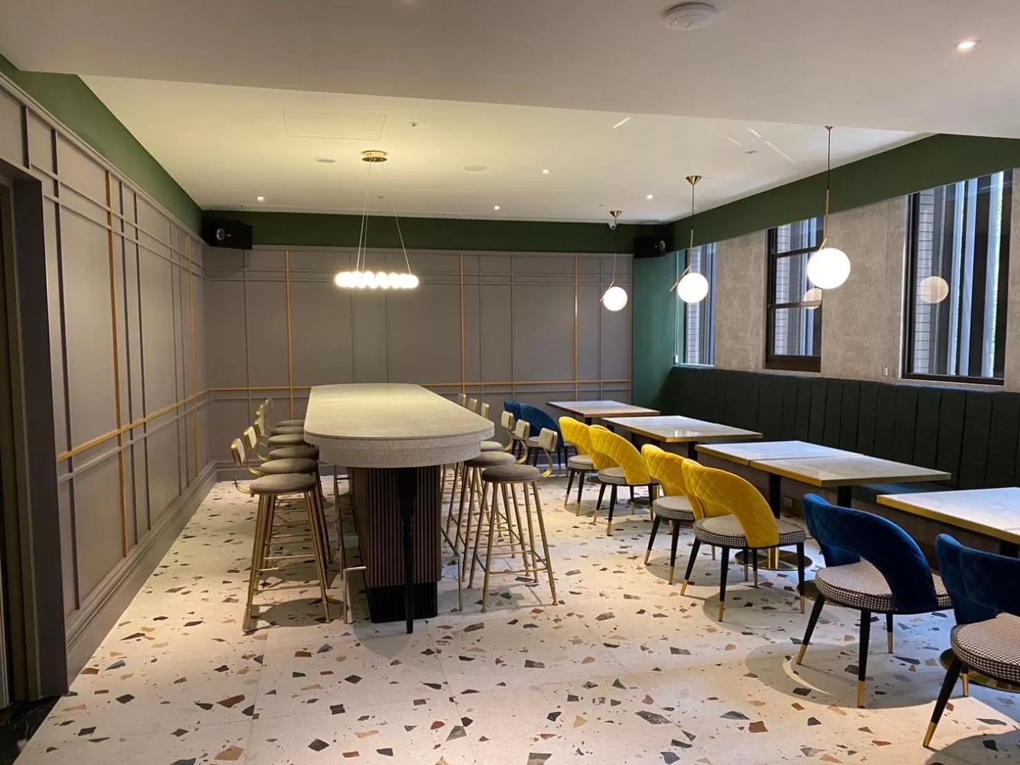 Restaurant/places to eat in Tenz Go Hotel