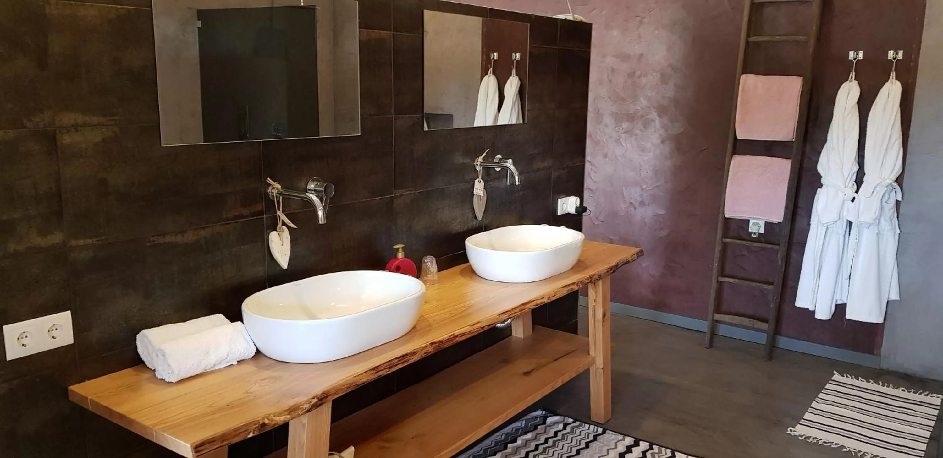 Trendy and Luxe B&B and Garden Suite