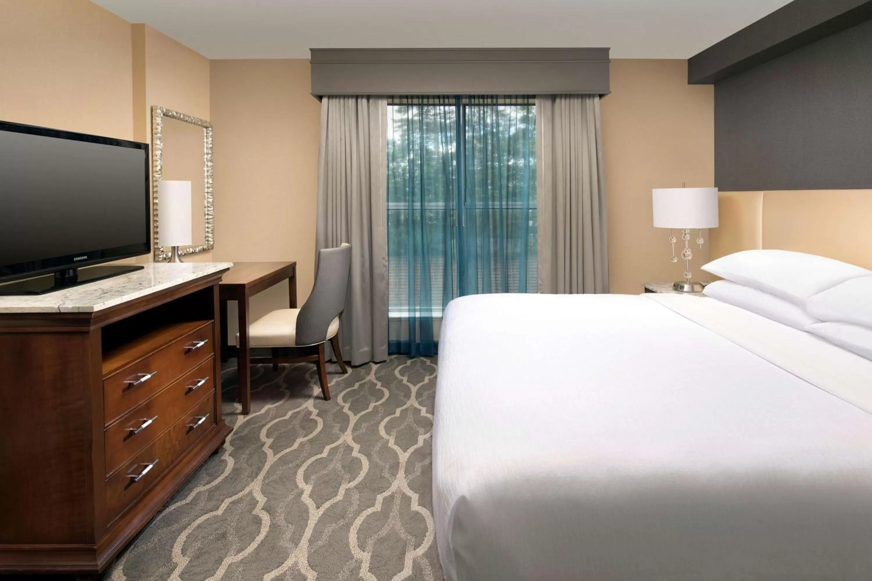 Bedroom, Bed in Embassy Suites by Hilton Atlanta Airport