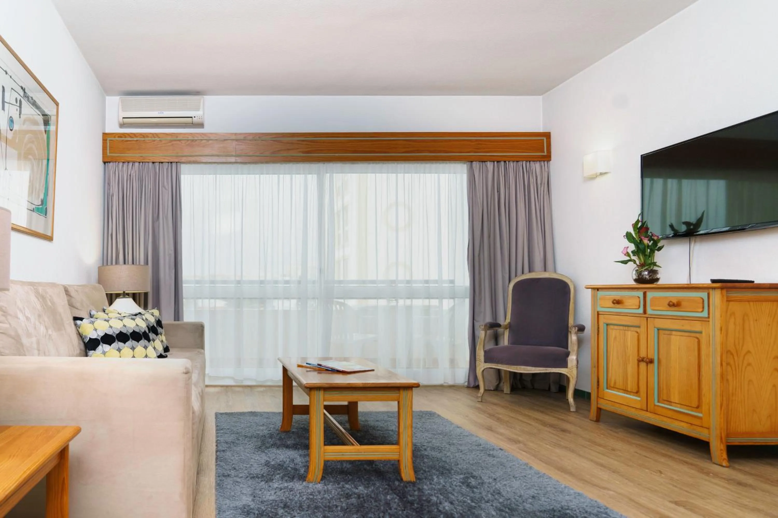 Seating area in Luna Hotel da Oura