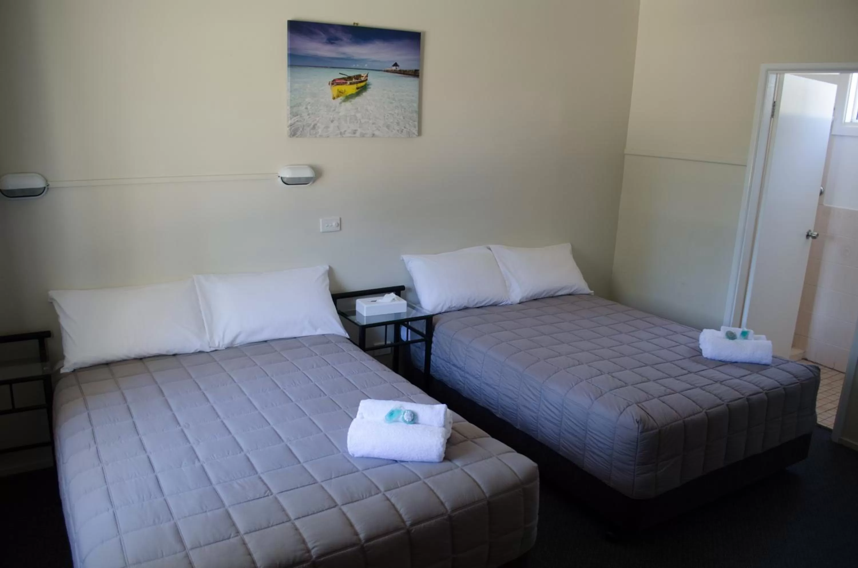 Bed in Fairway Lodge Motel