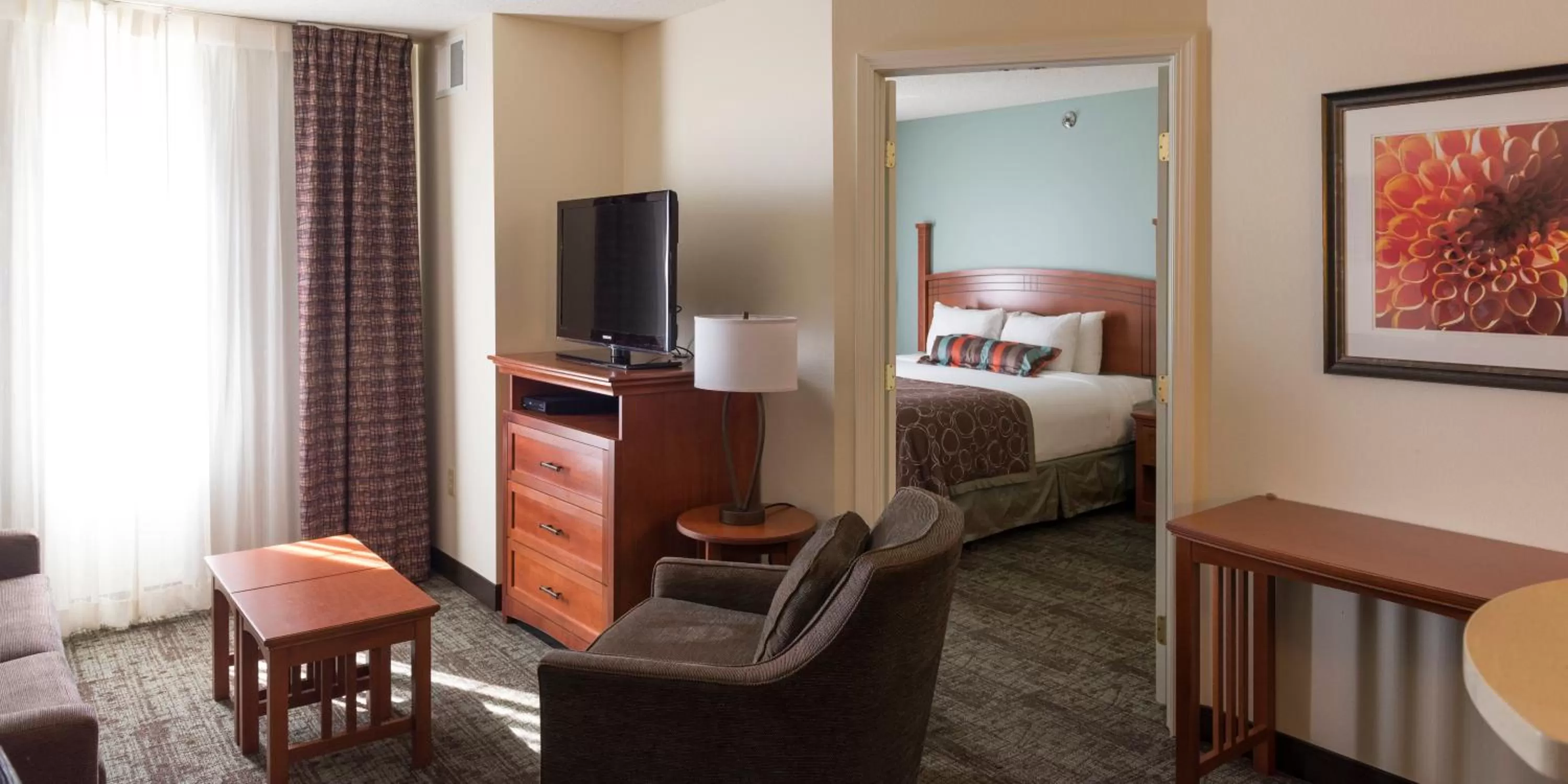 Photo of the whole room, Bed in Staybridge Suites Fargo by IHG