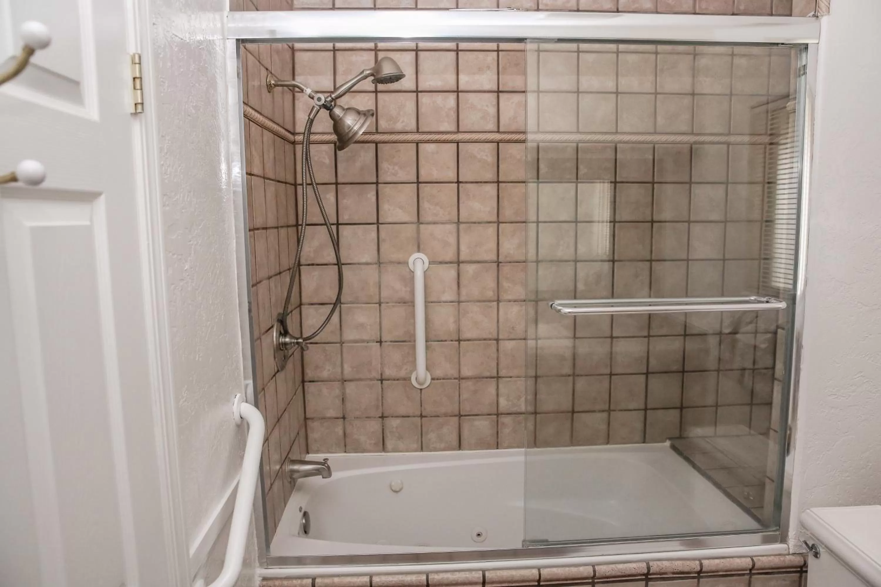 Shower in The Eden House Vineyard