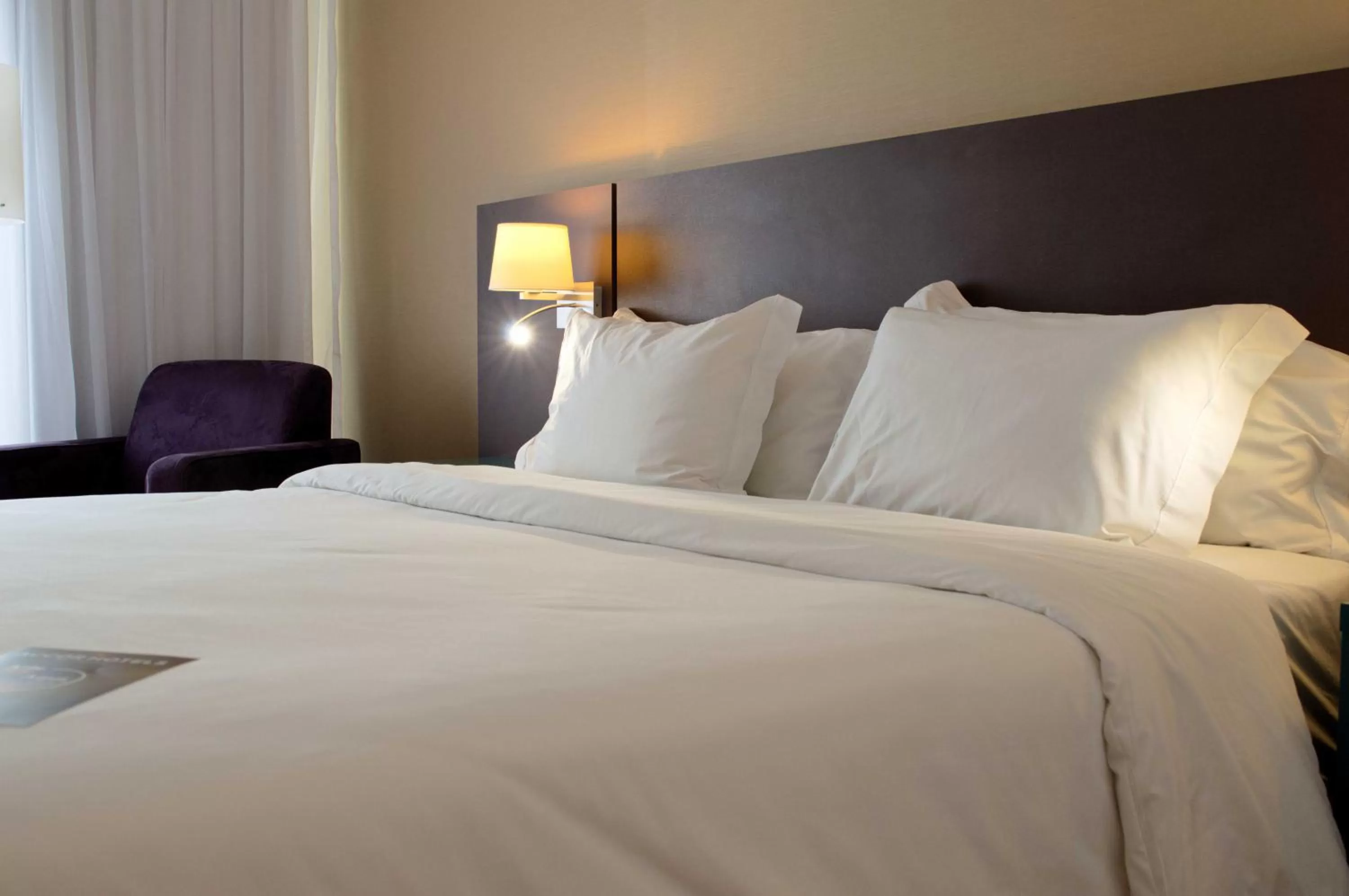 Restaurant/places to eat, Bed in Mercure Sao Jose dos Campos