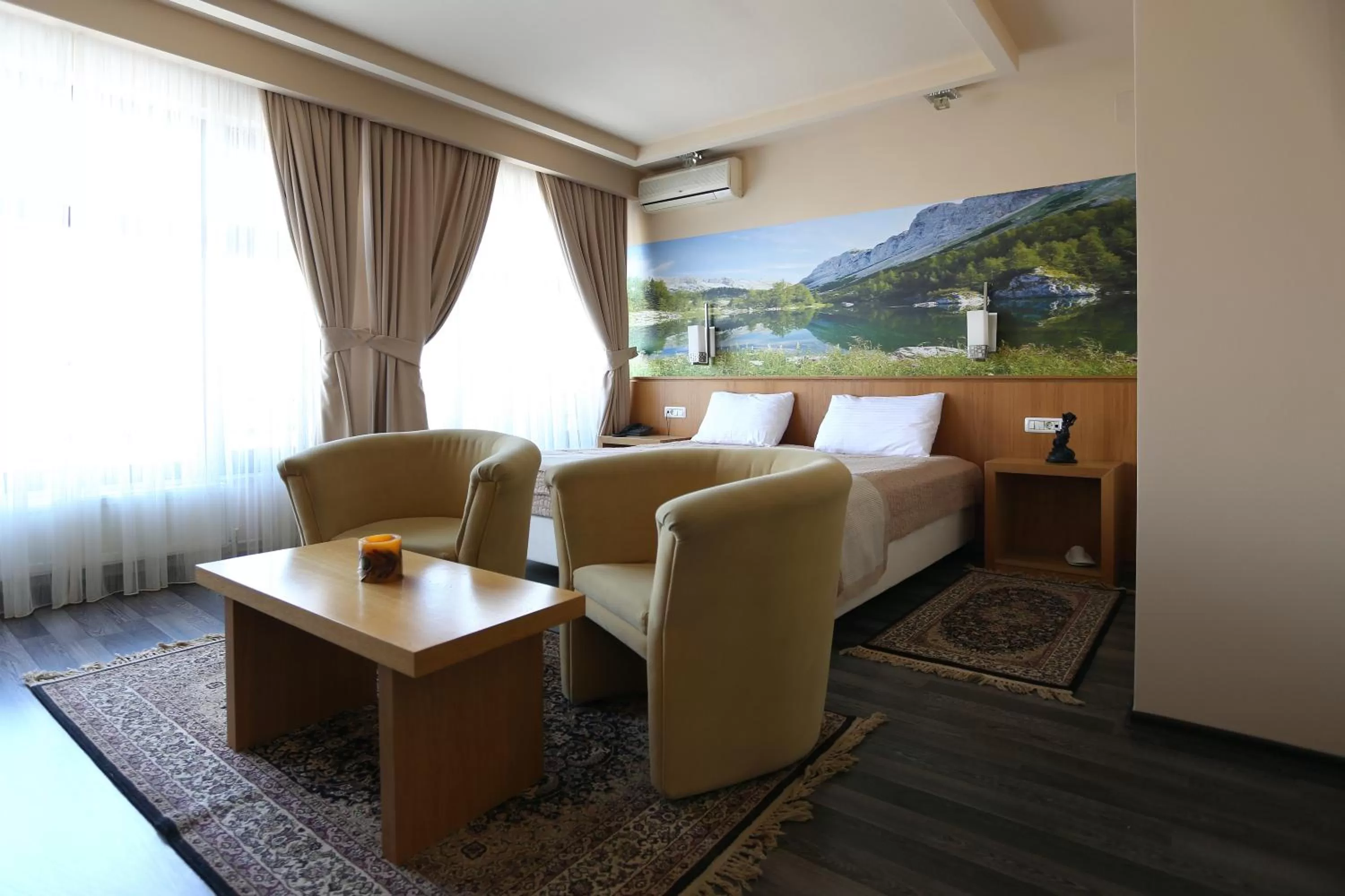 TV and multimedia in Hotel Lirak