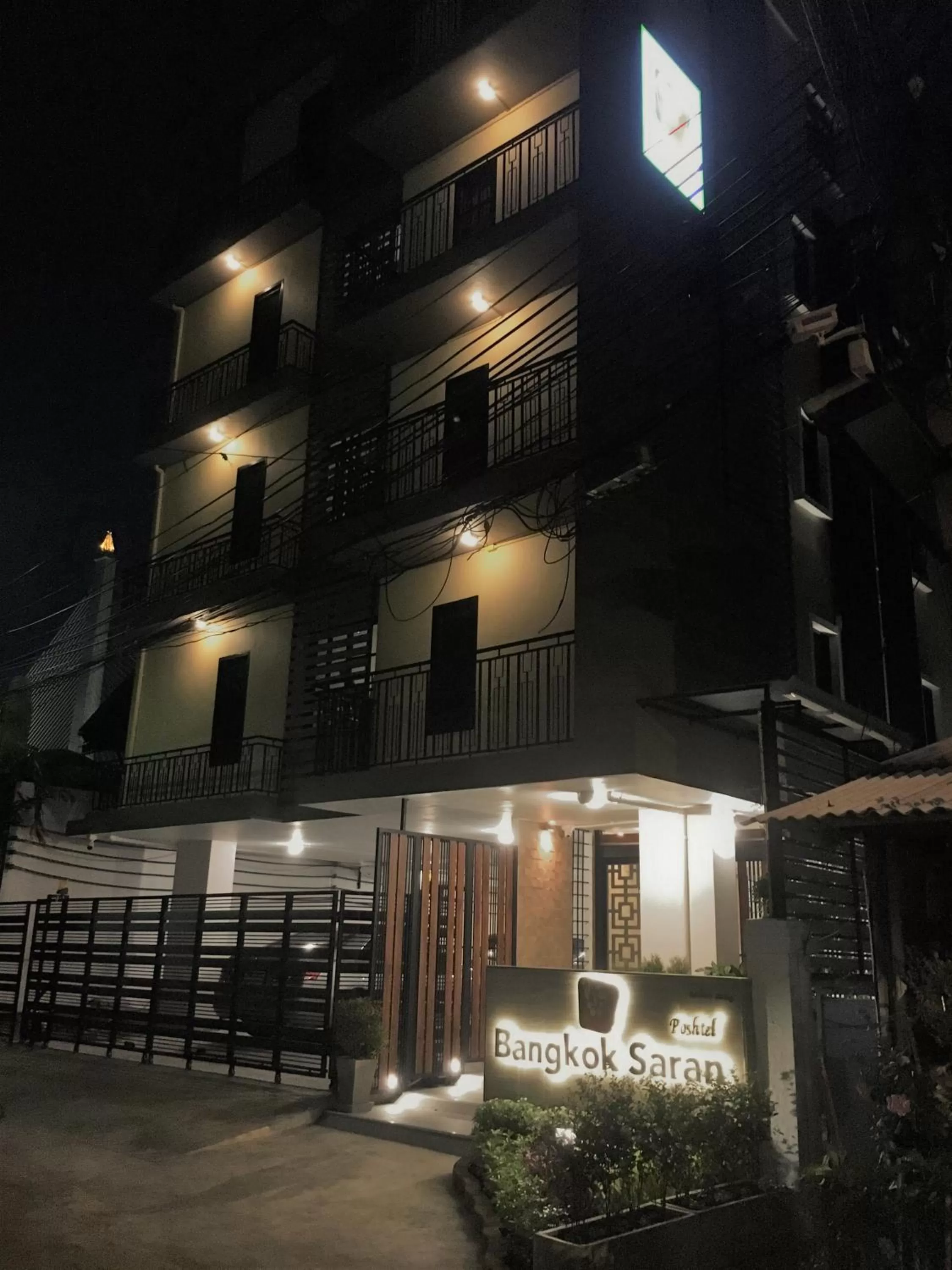 Property building in Bangkok Saran Poshtel