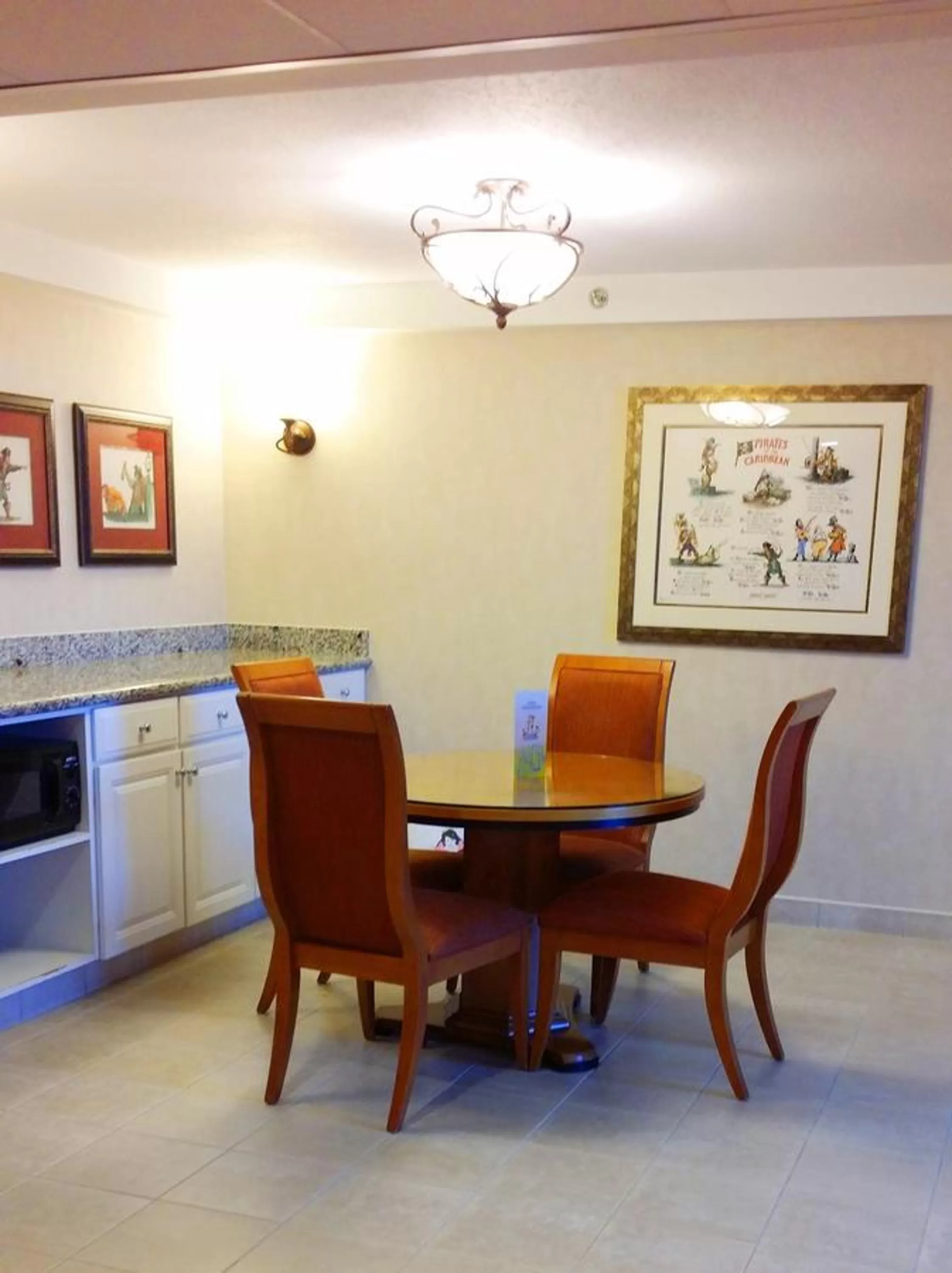 Seating area in Howard Johnson by Wyndham Anaheim Hotel & Water Playground