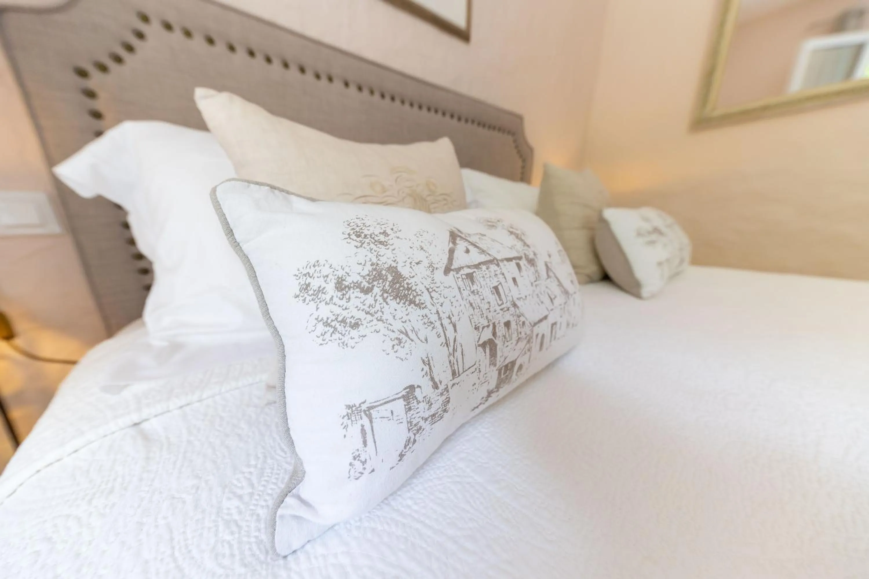 Bed in Hotel Le Mas Trilles