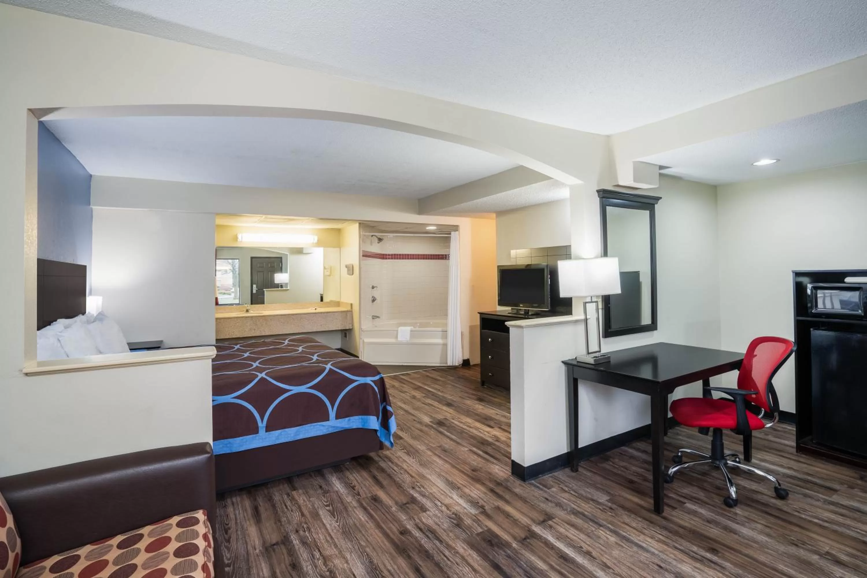 King Studio Suite - Smoking in Days Inn by Wyndham Clarksville North EXIT 4