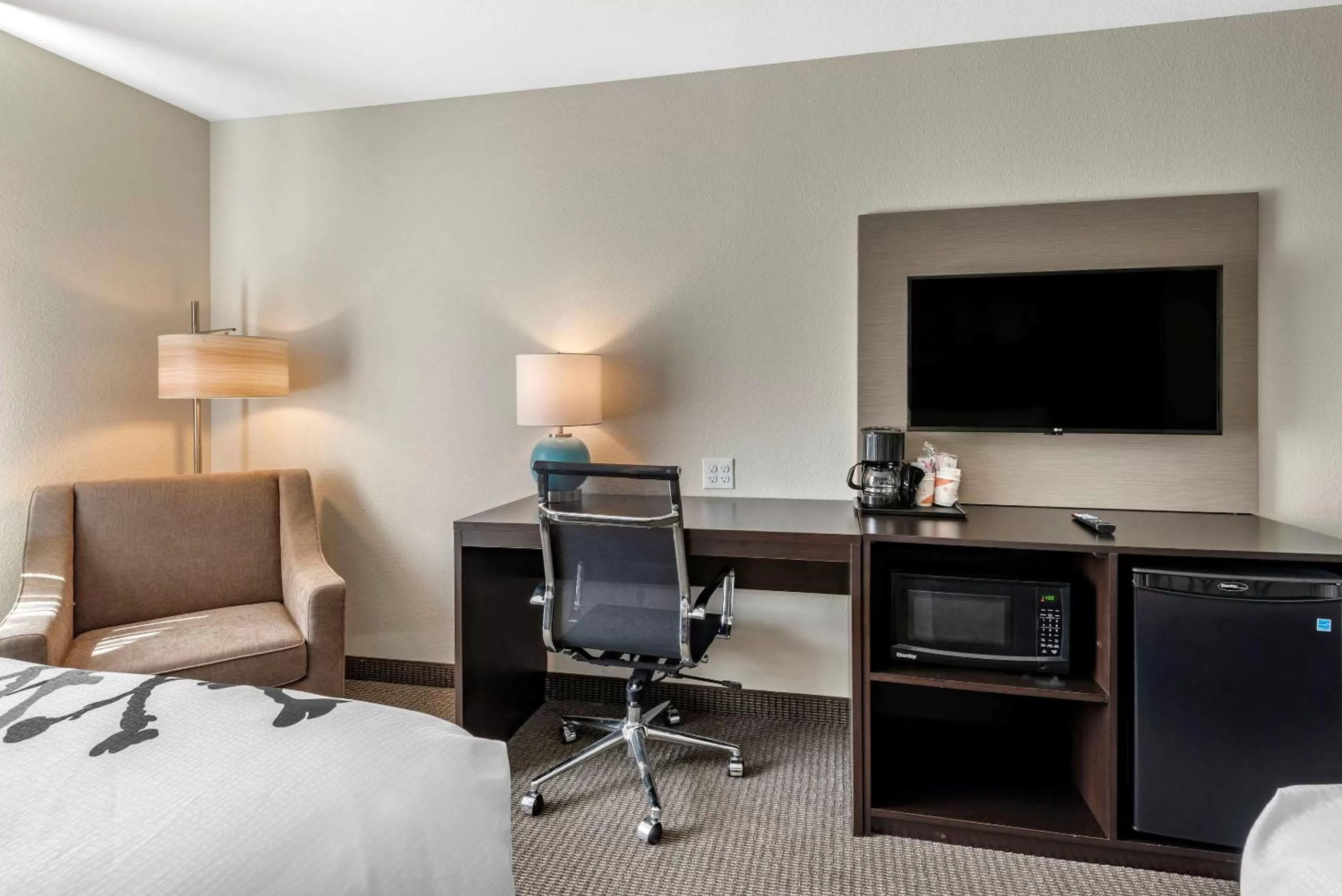 Photo of the whole room, Bed in Sleep Inn Durango