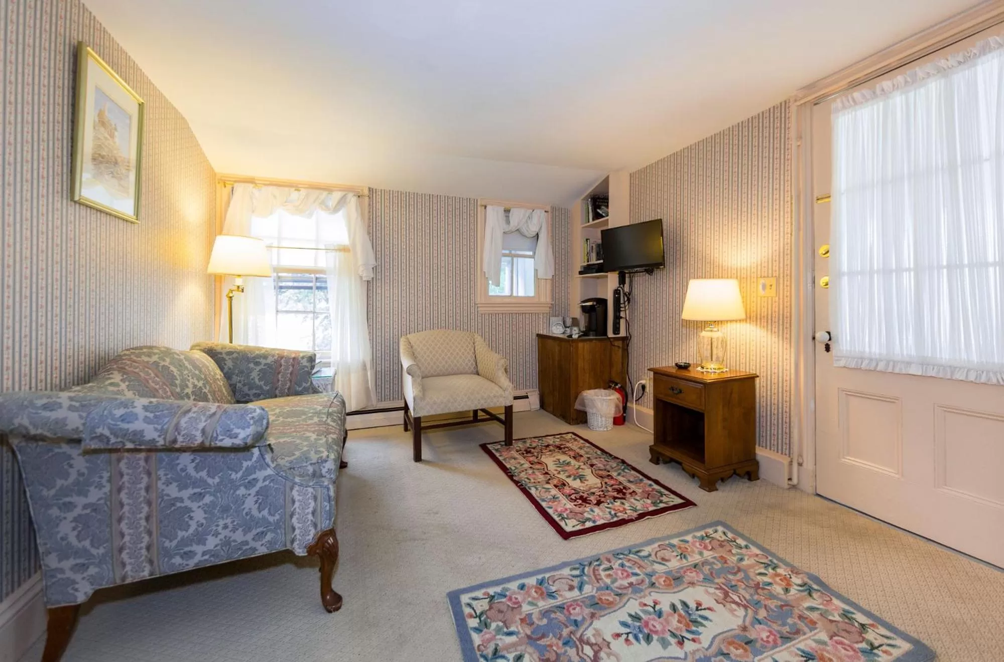 TV and multimedia in The Elmhurst Inn