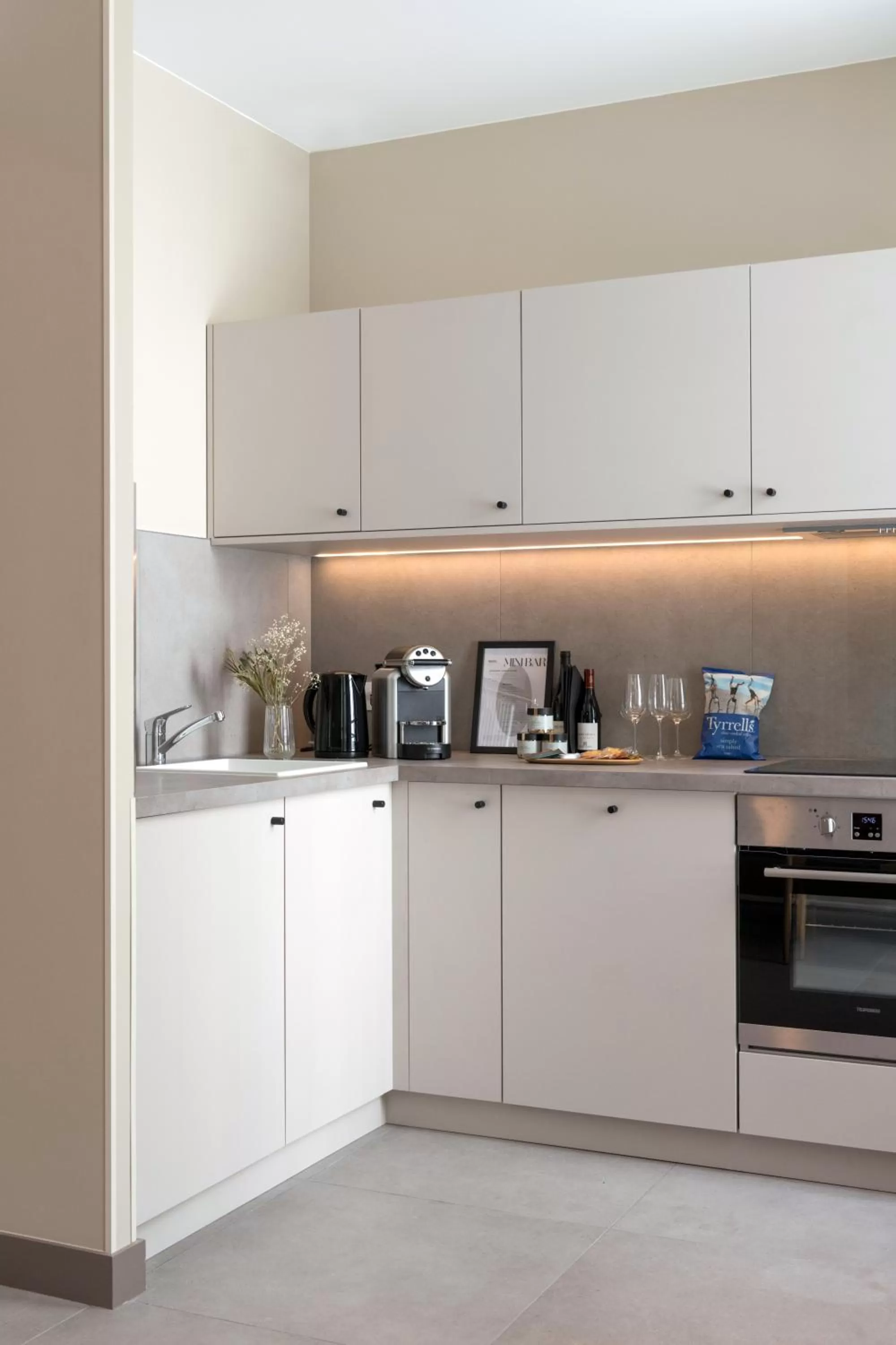 Coffee/tea facilities, Kitchen/Kitchenette in MiHotel Sala