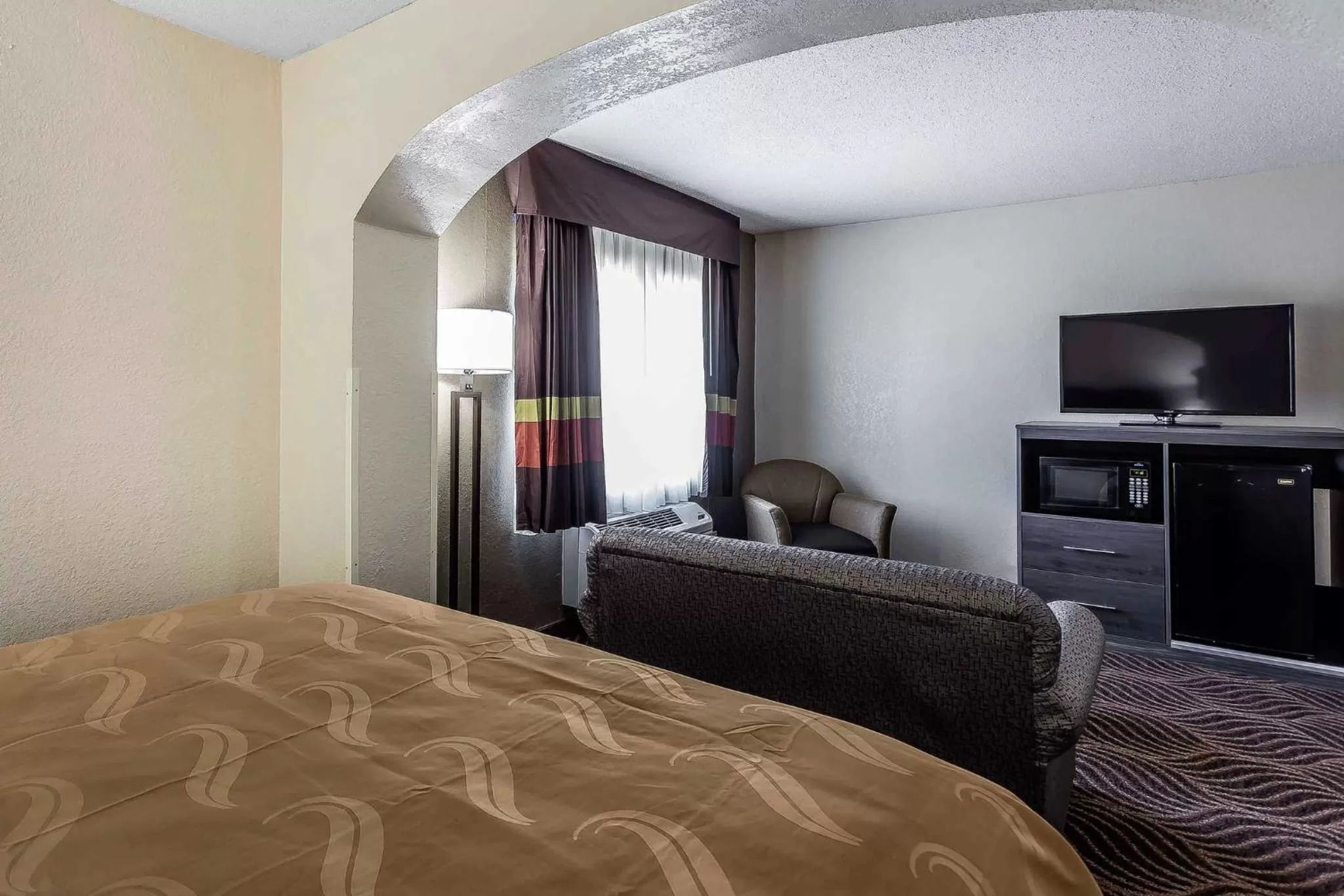 Photo of the whole room, Bed in Quality Inn & Suites Salisbury South