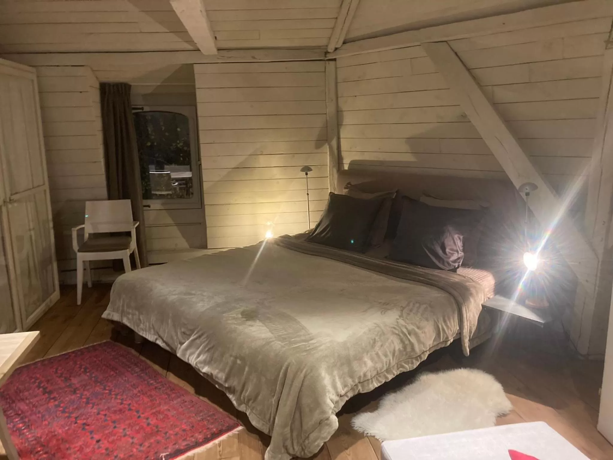 Bed in Canal Central