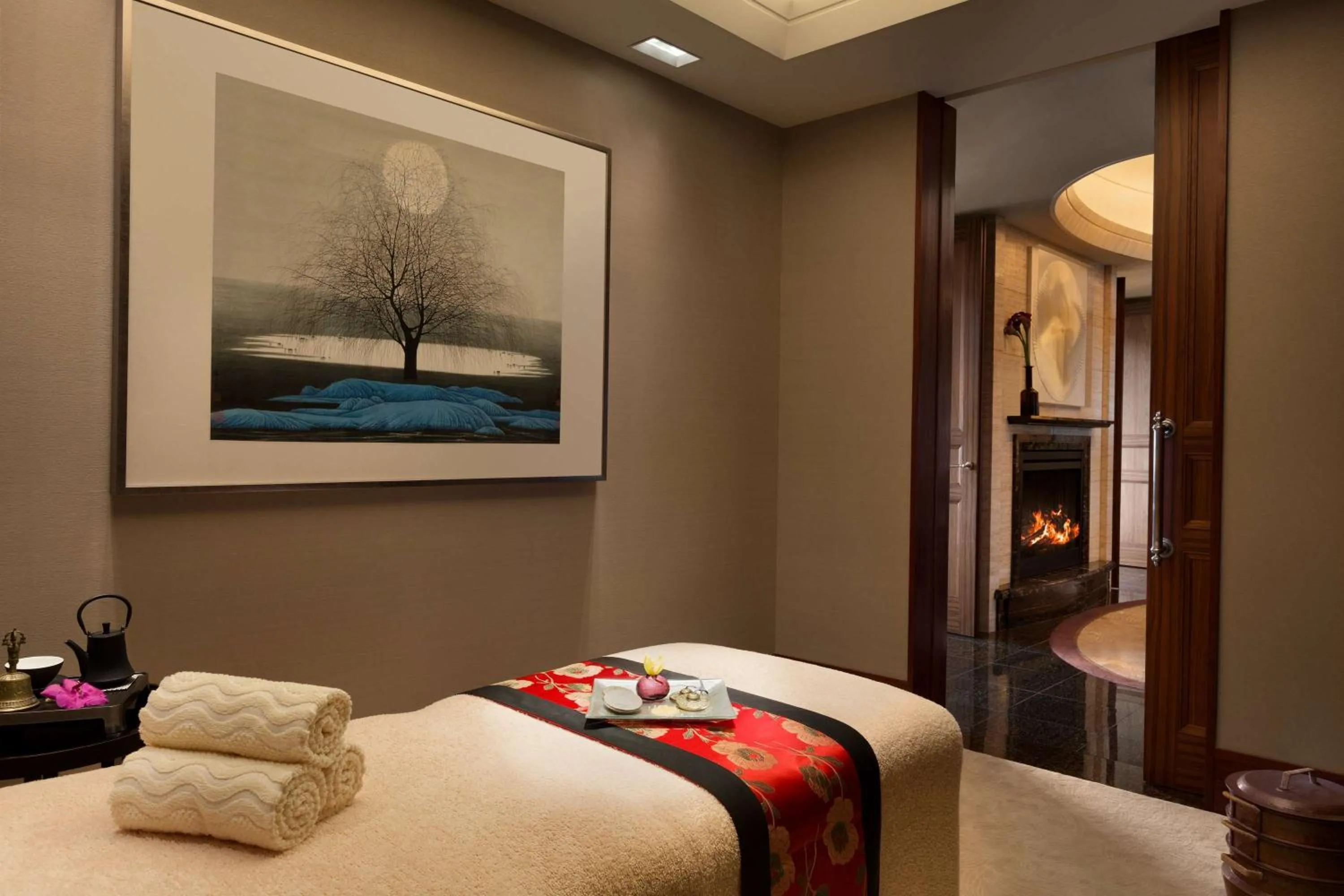 Photo of the whole room, Bed in Shangri-La Tokyo