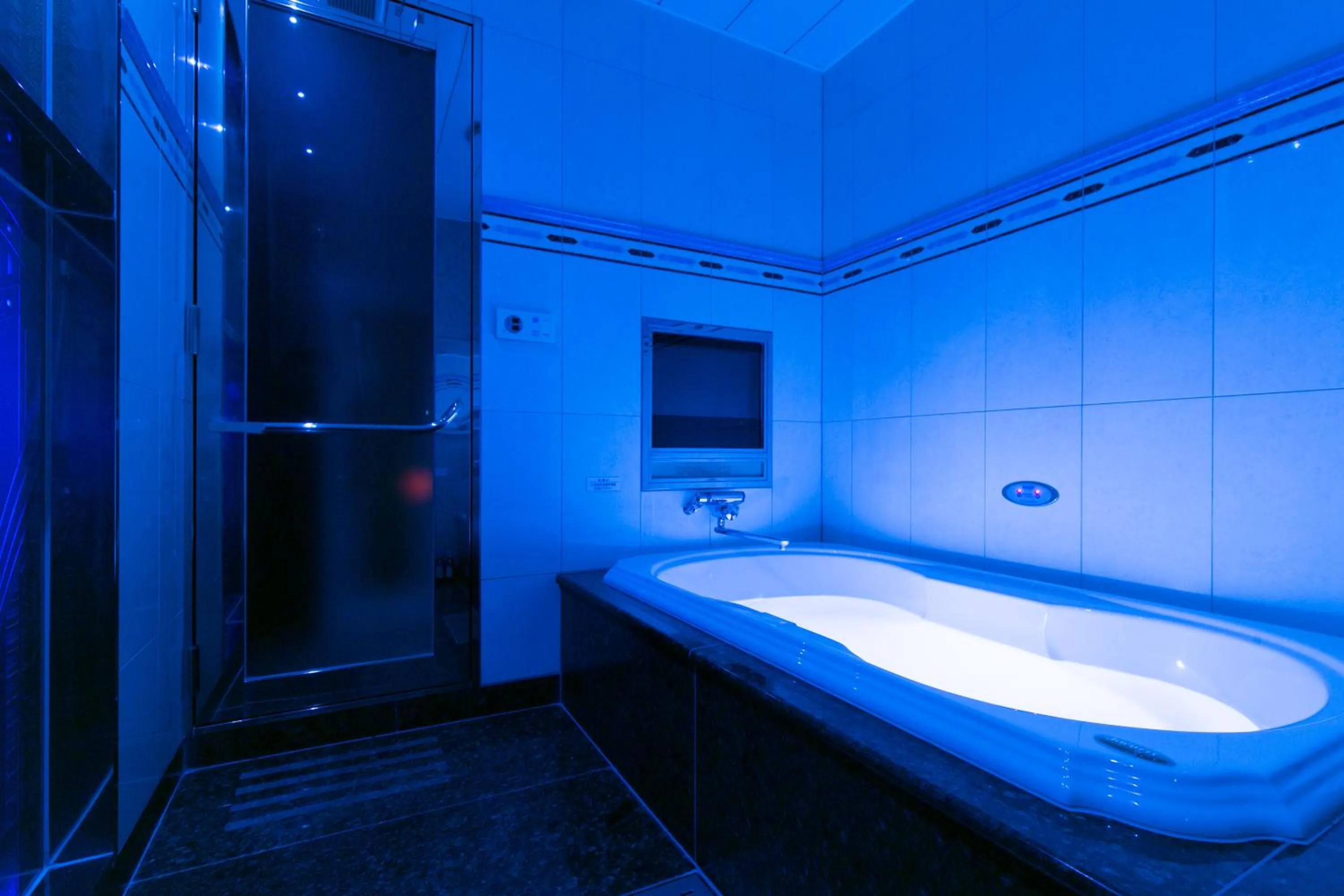 Shower in HOTEL D-WAVE Shinjuku（Adult Only)