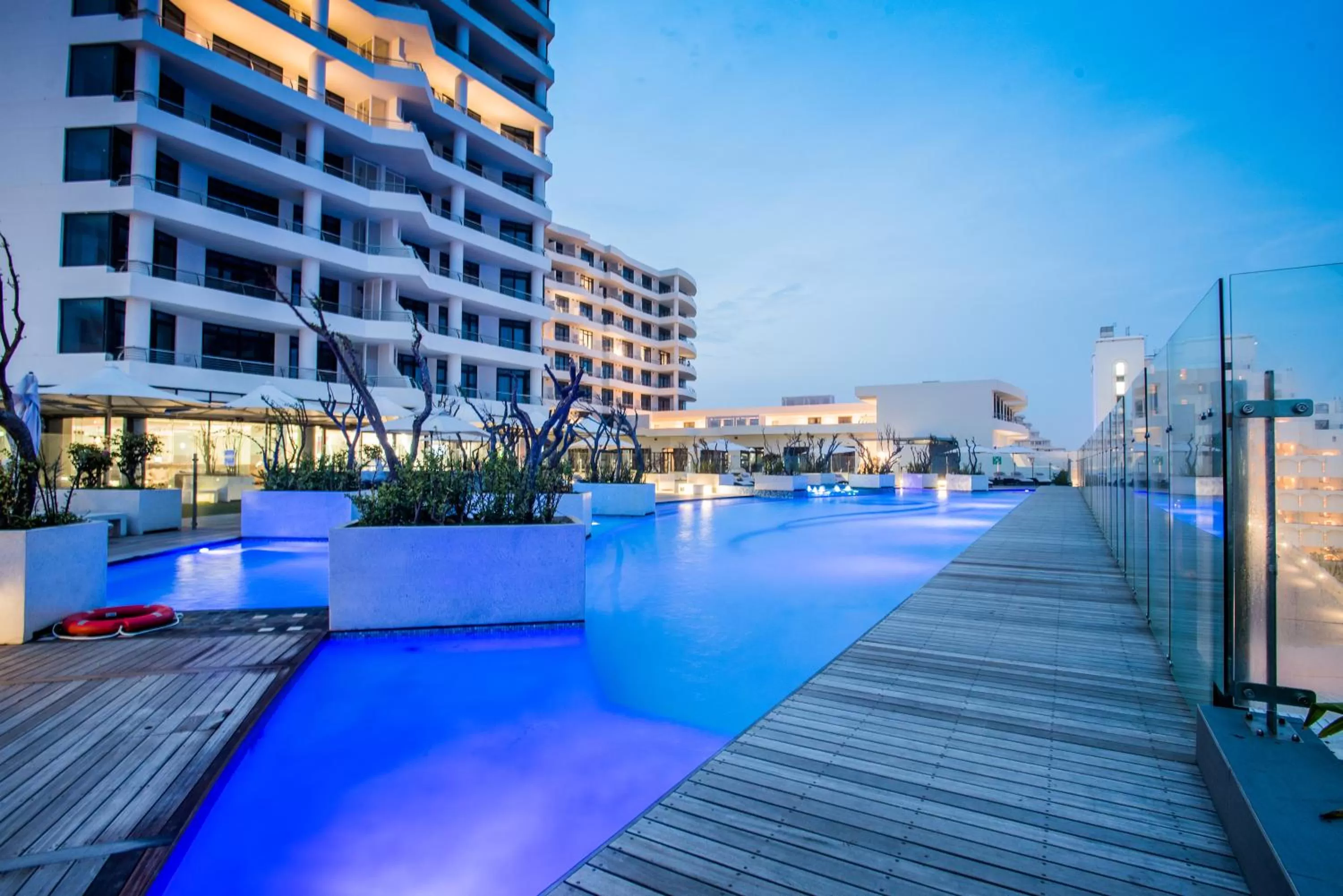 Night in The Capital Pearls Hotel