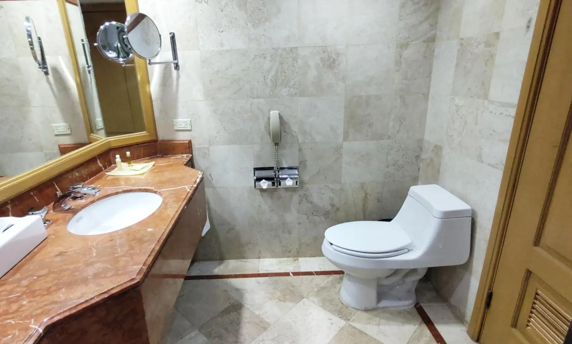 Bathroom in Hotel San Luis Lindavista