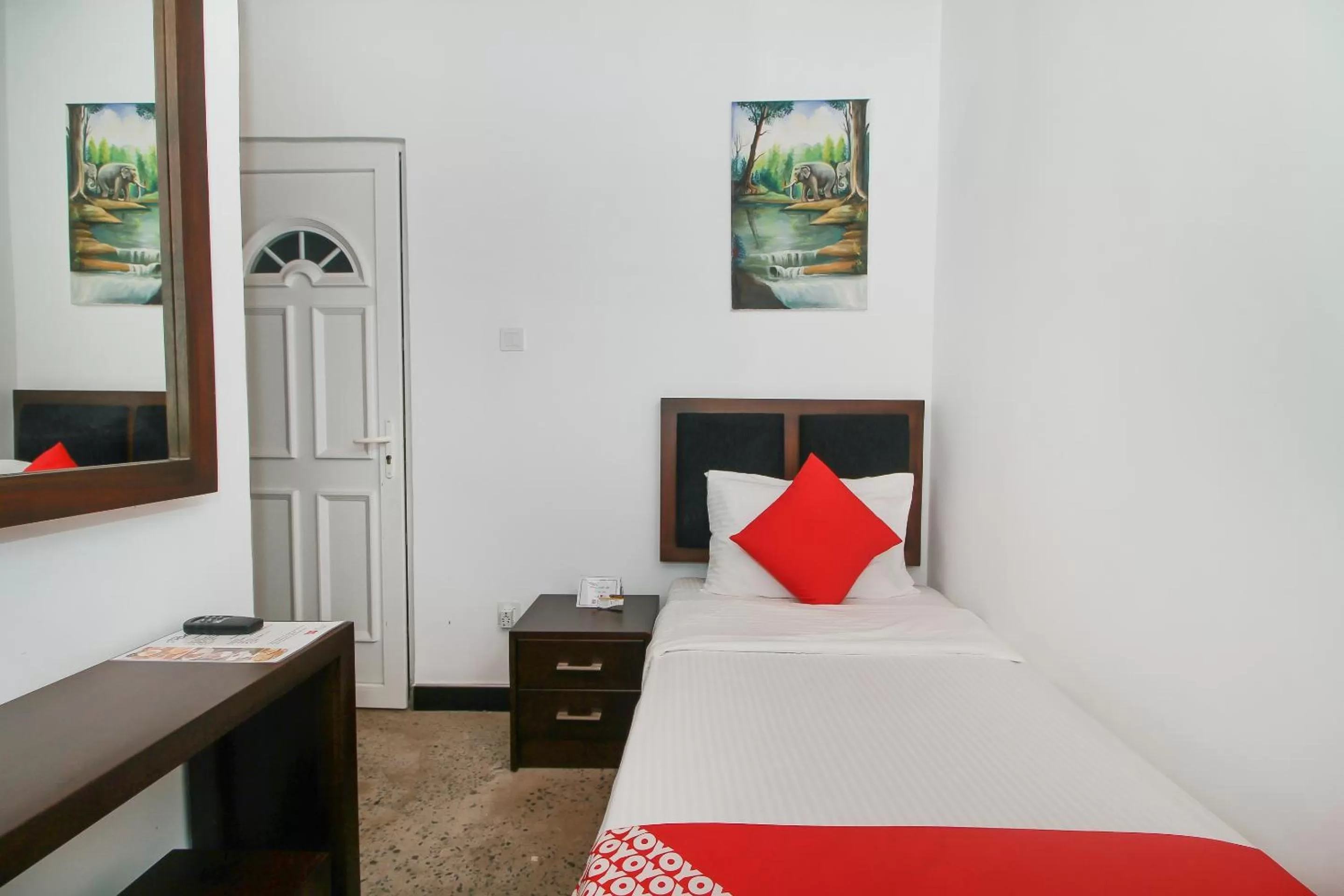 Bedroom, Bed in Hotel 198 Negombo