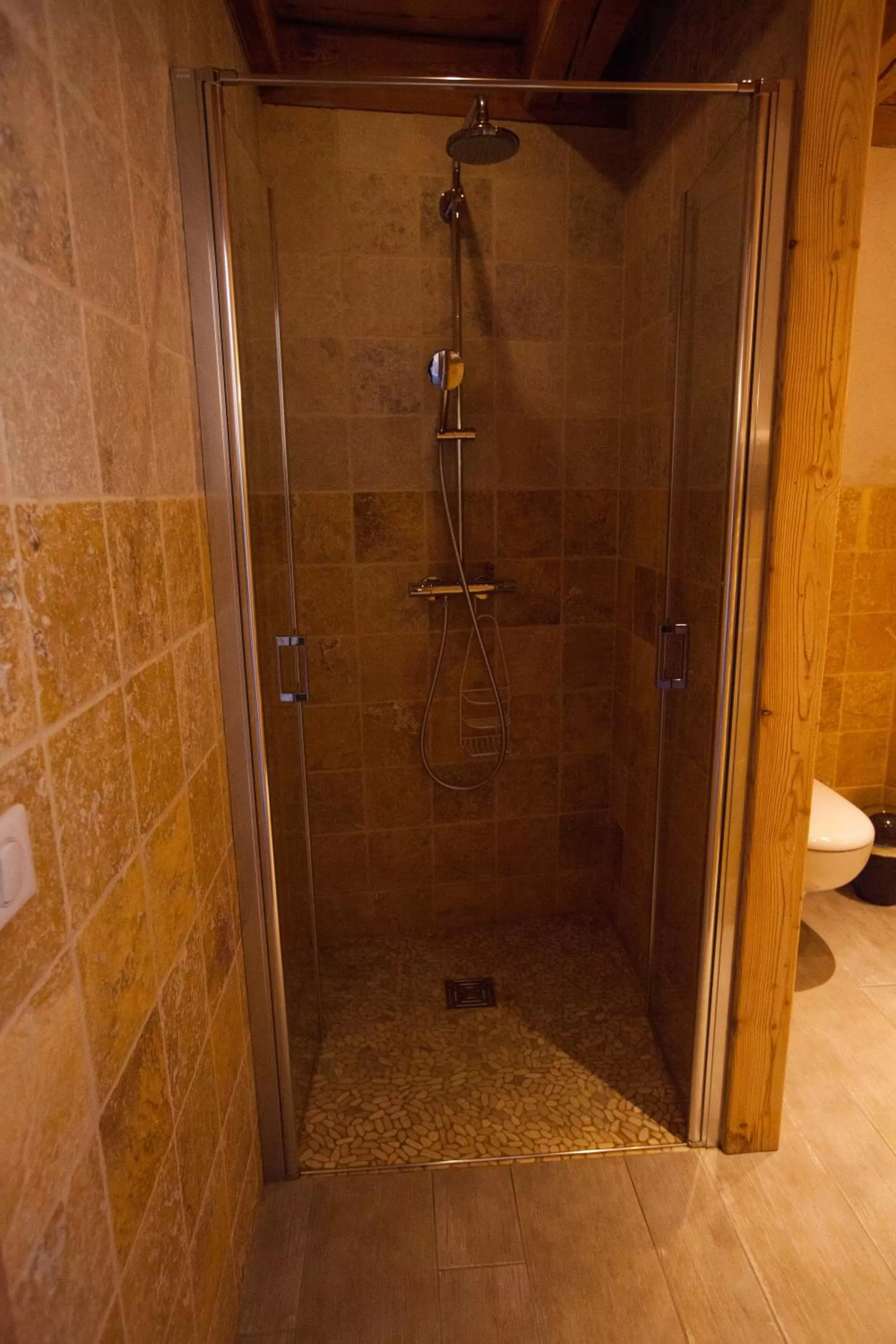 Shower in Le Bacchu Ber