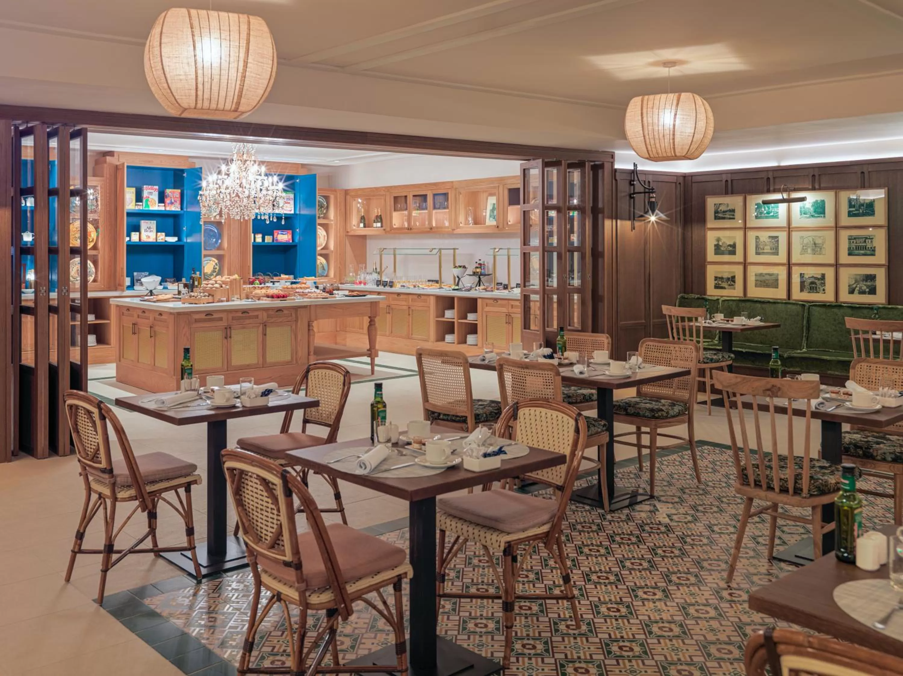 Restaurant/places to eat in H10 Casa de la Plata