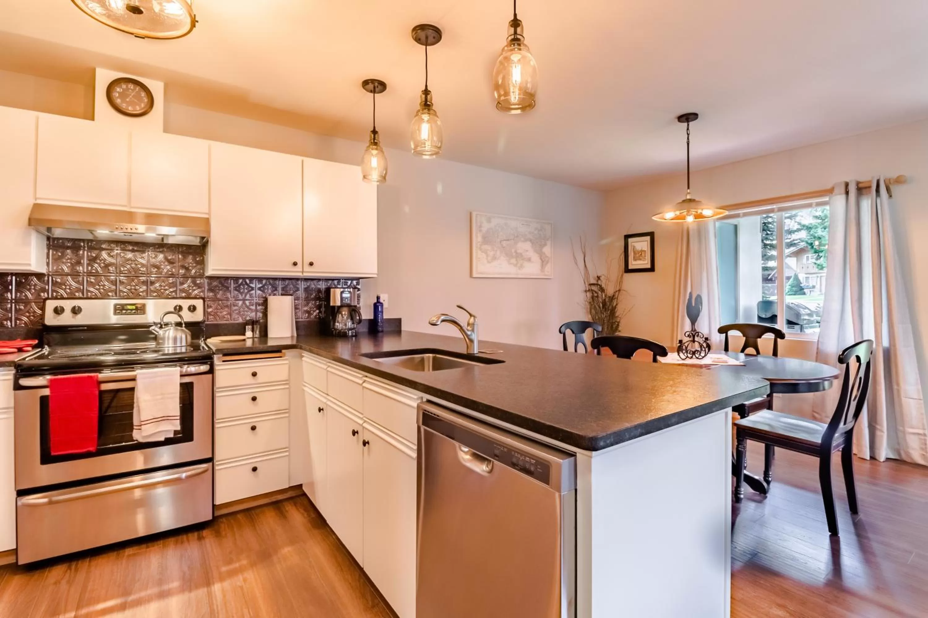 Kitchen/Kitchenette in European Escape