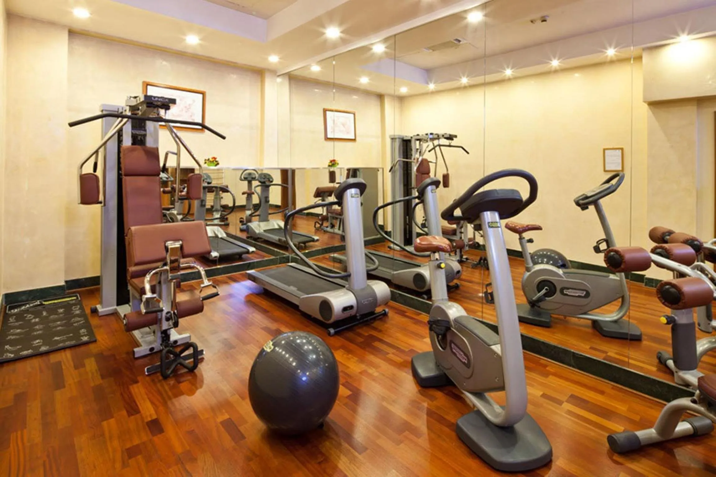 Fitness centre/facilities in Hotel Mirage Sure Hotel Collection by Best Western