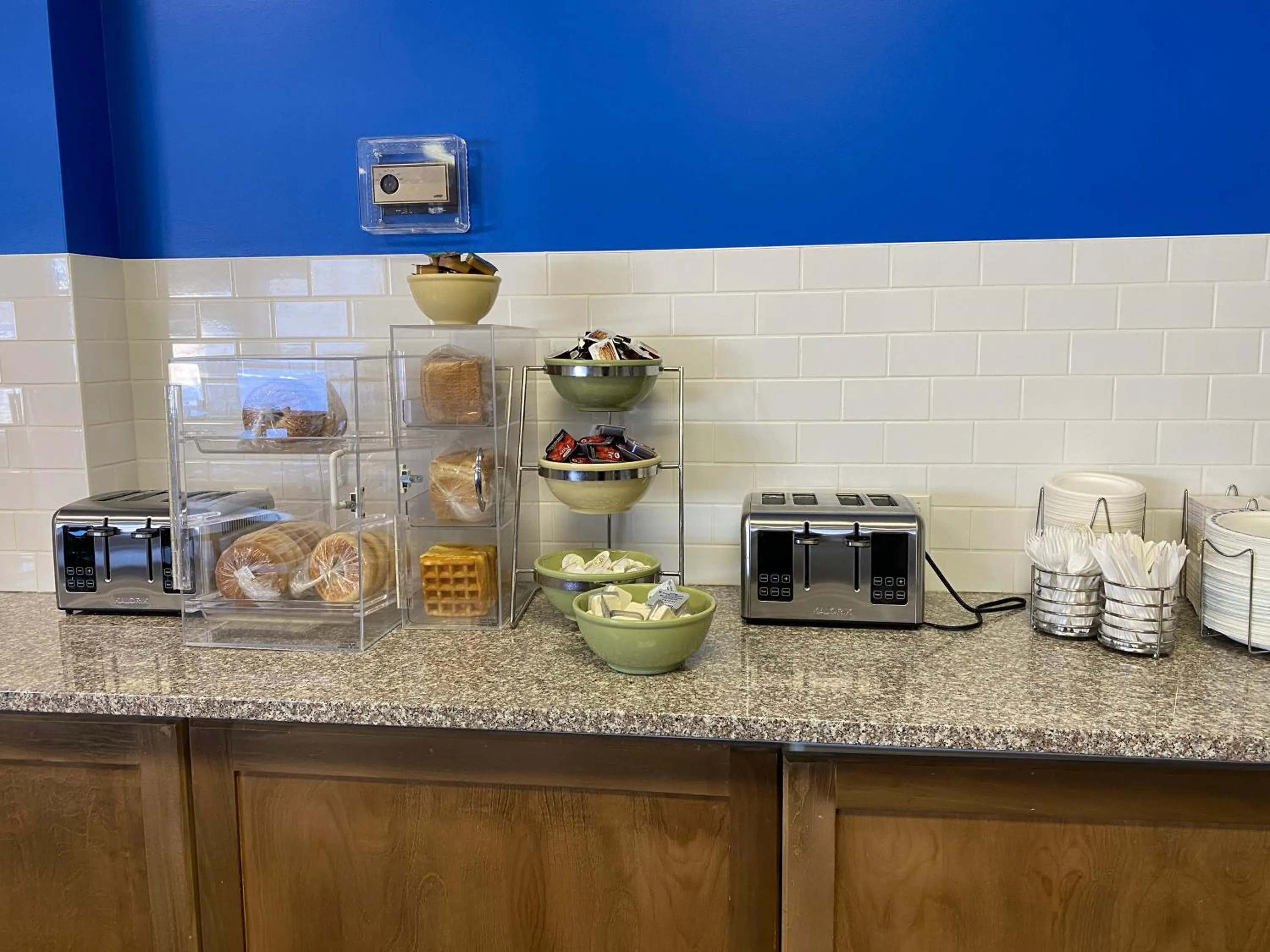 Coffee/tea facilities in Days Inn by Wyndham Brockville