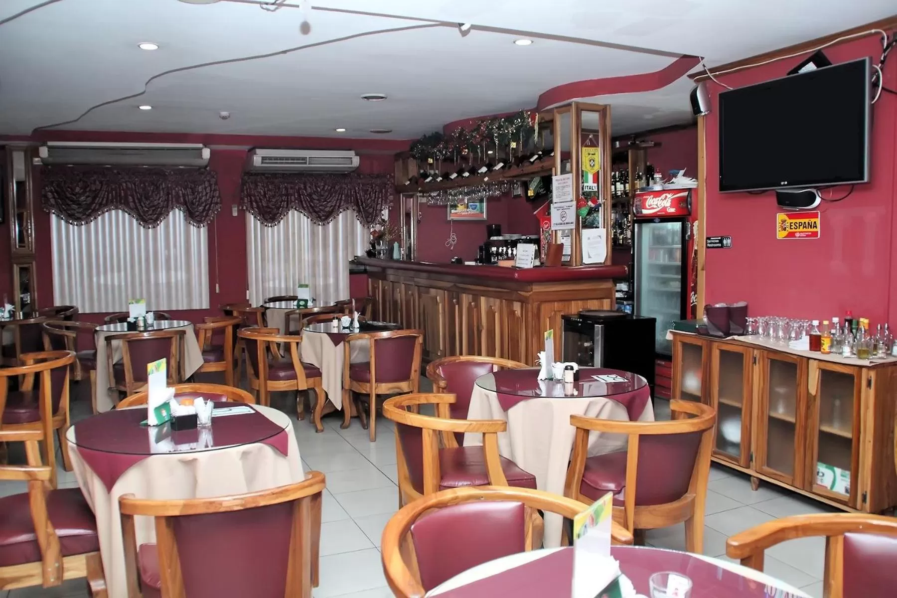 Restaurant/places to eat in Hotel Iberia