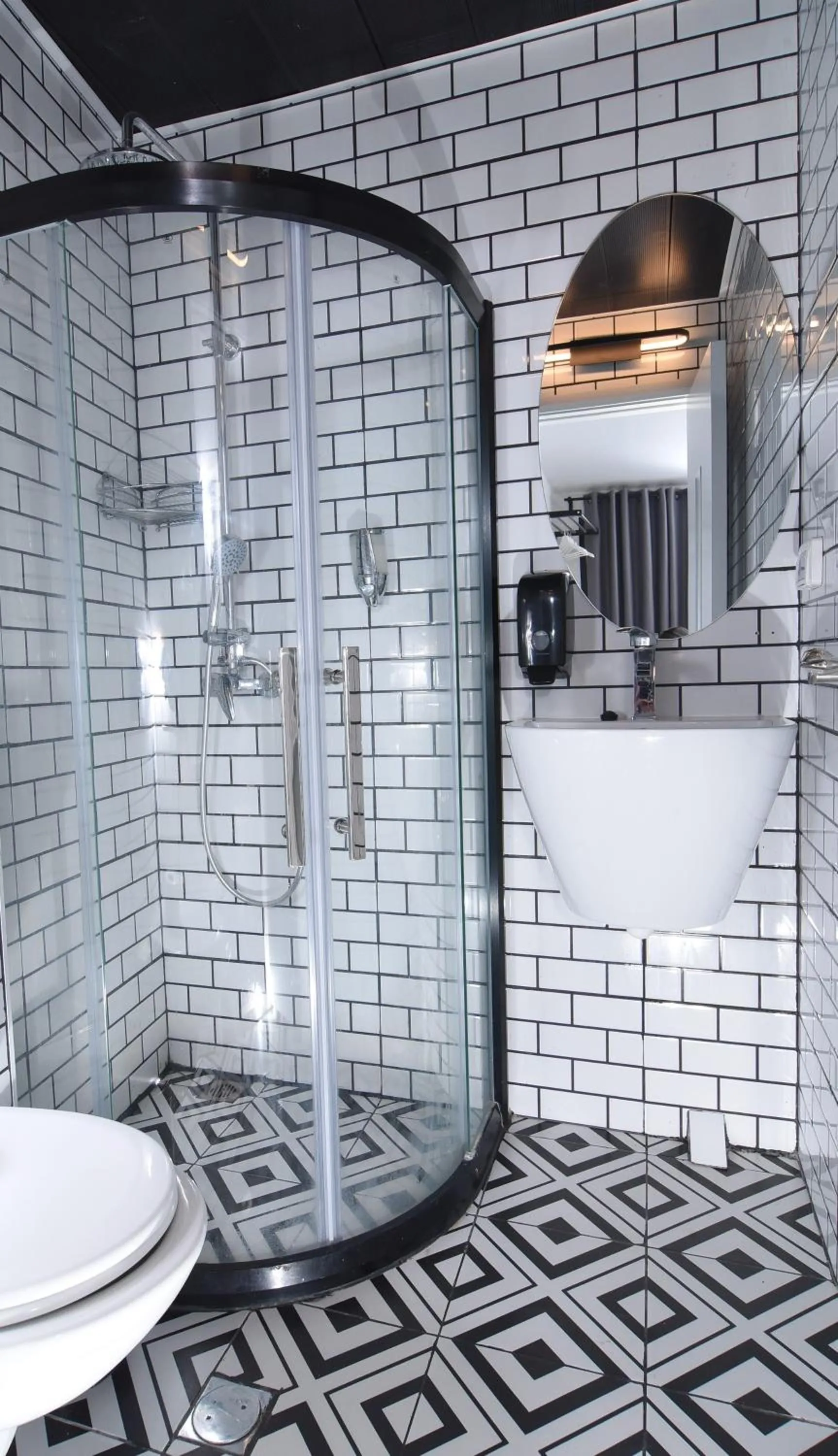 Shower in Cinema Hostel Jerusalem