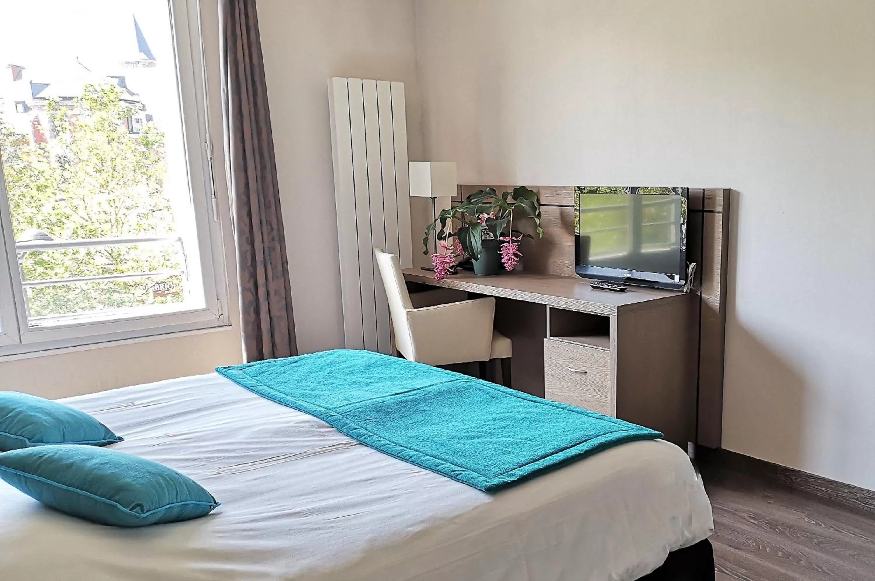 Photo of the whole room, Bed in Residhome du Théâtre