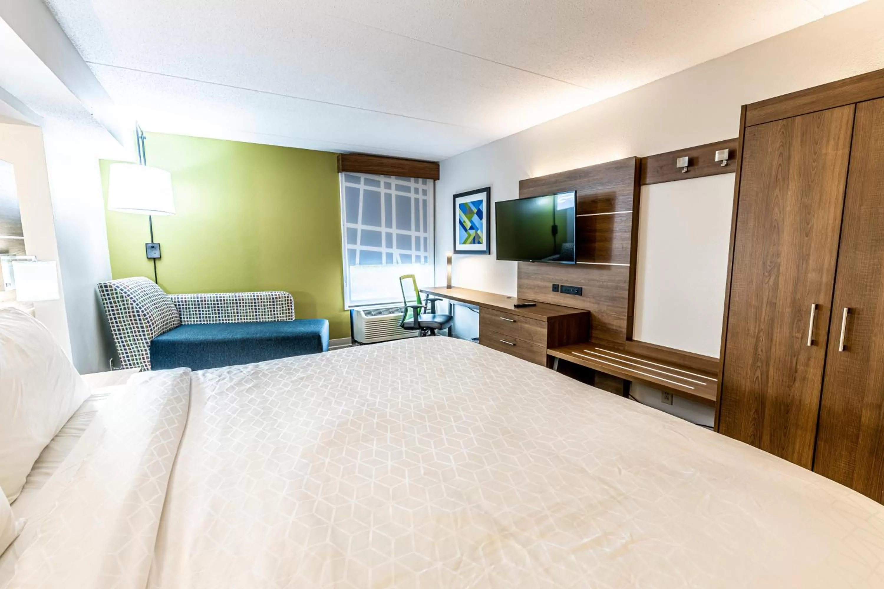 Photo of the whole room, Bed in Holiday Inn Express Indianapolis South by IHG