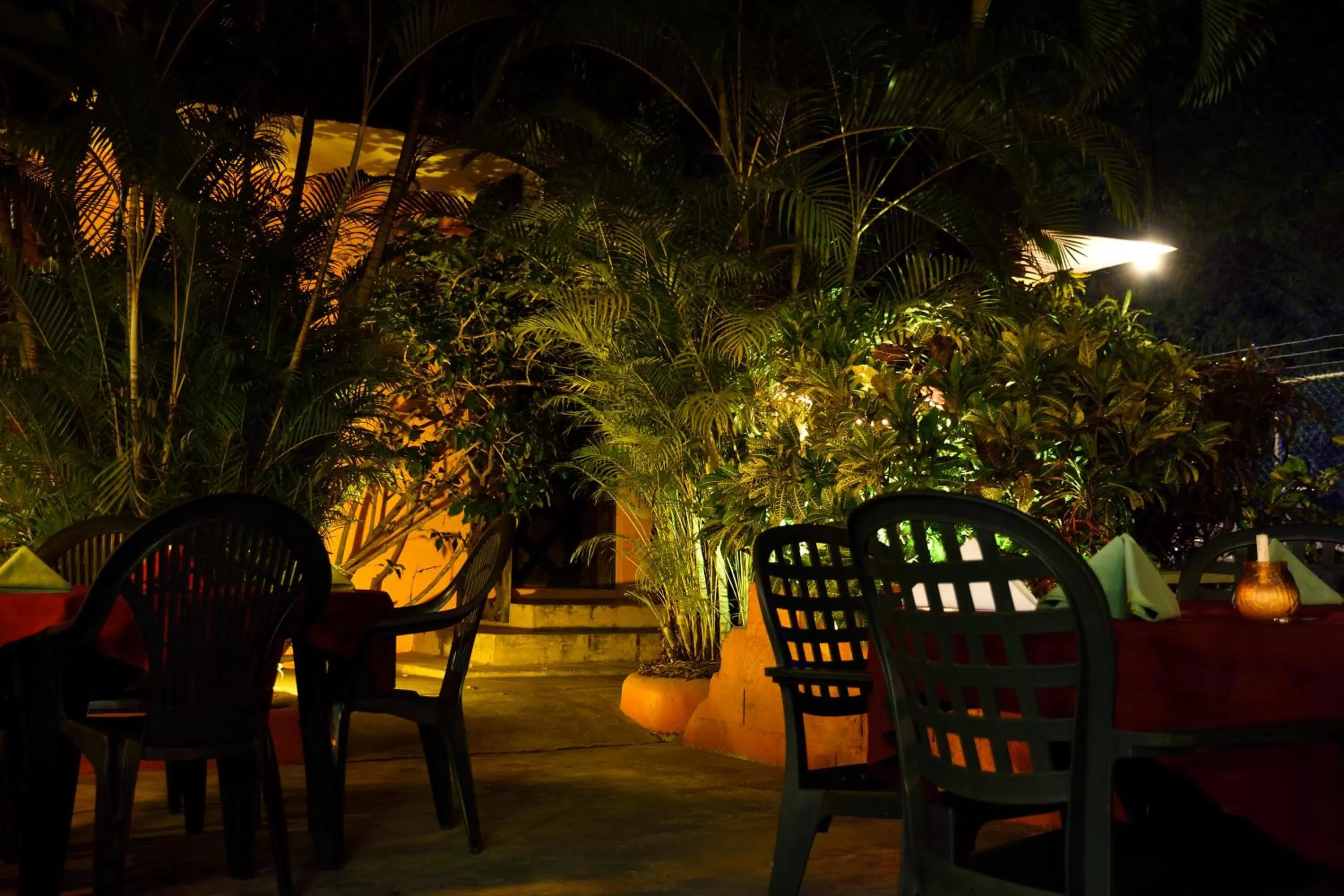 Restaurant/places to eat in Sunrise Club Hotel