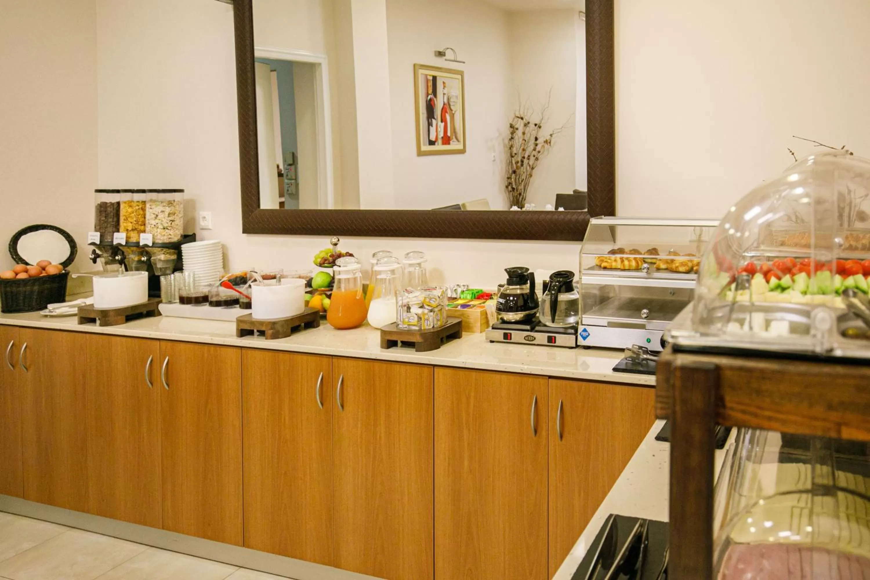 Coffee/tea facilities in Hotel ΑΤΗΙΝΑ