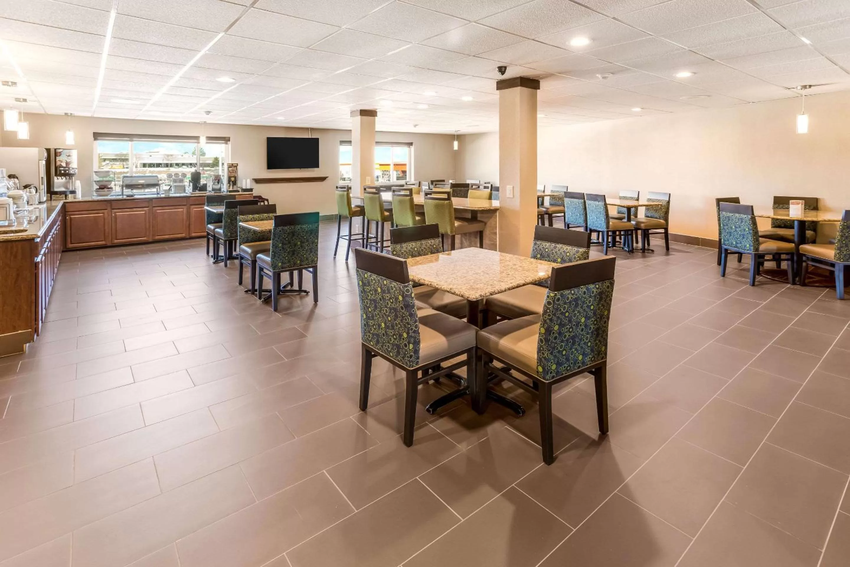 Restaurant/places to eat in Comfort Inn