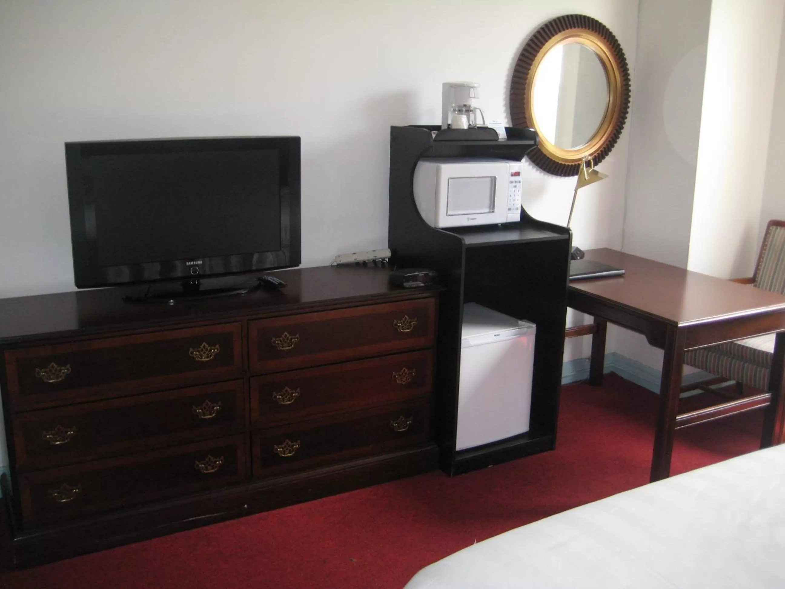 TV and multimedia, Bed in Nash Hotel
