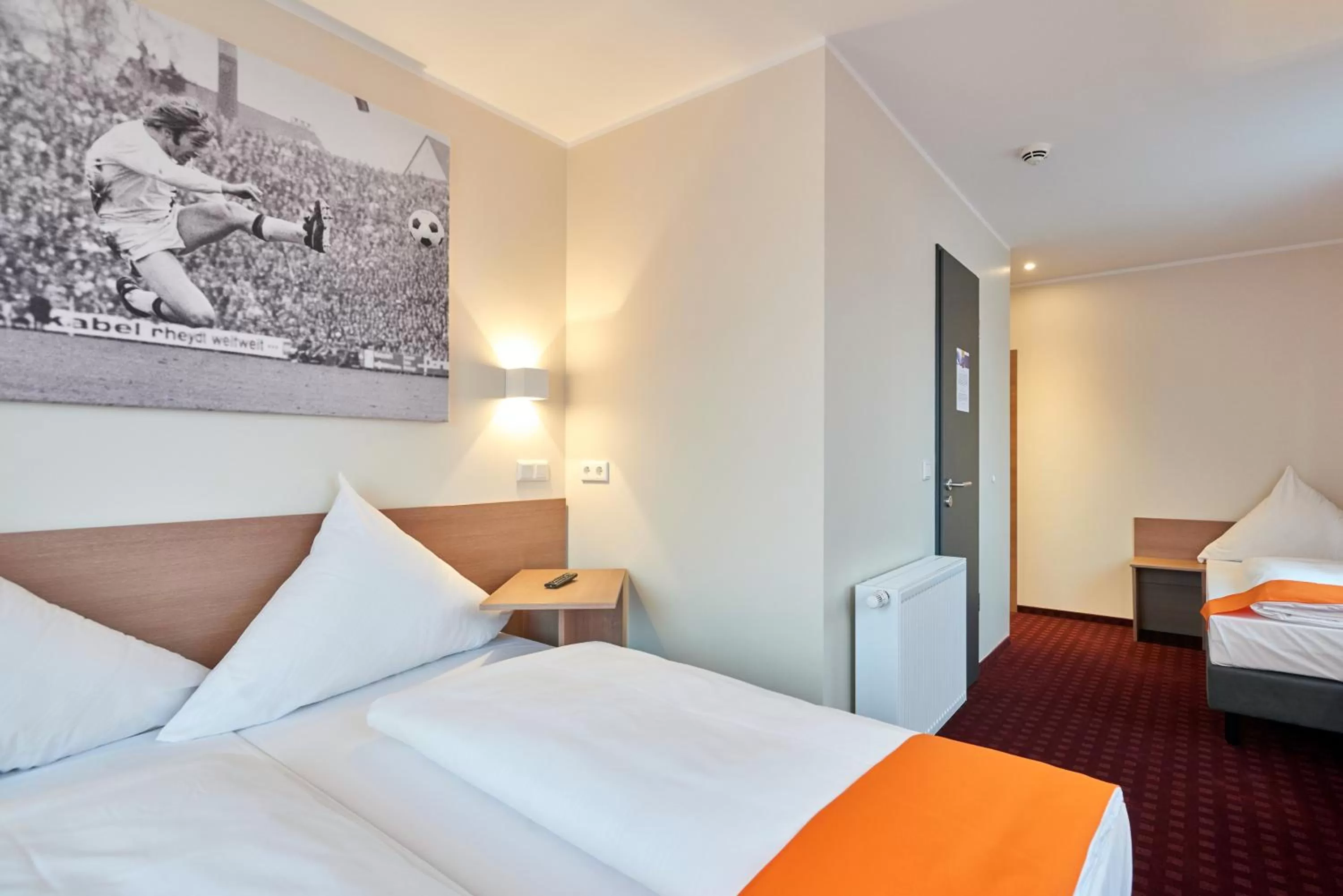 Photo of the whole room, Bed in McDreams Hotel Mönchengladbach