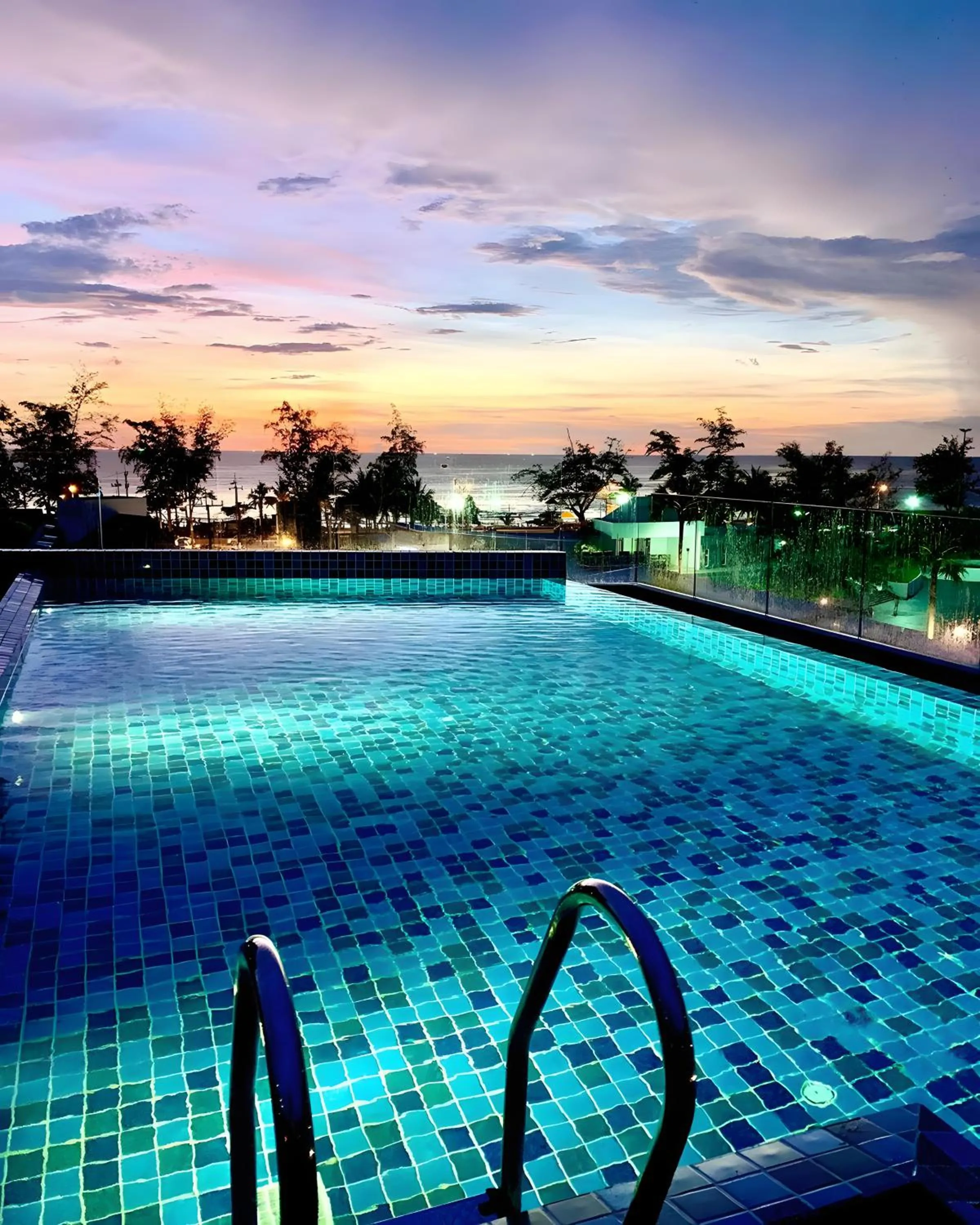 Pool view in Phoenix Hotel Karon Beach