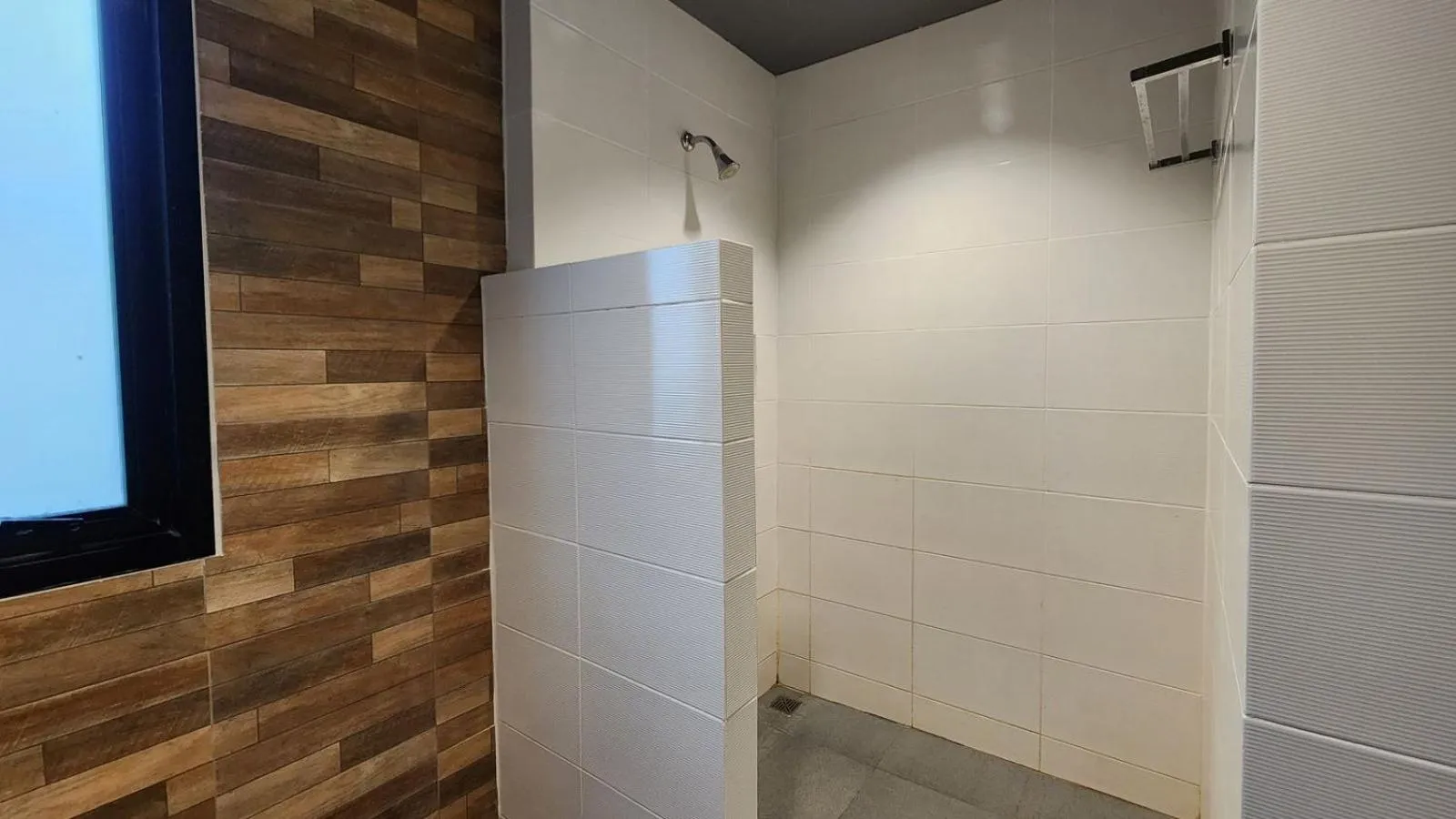 Shower in Pattaya Garden Resort