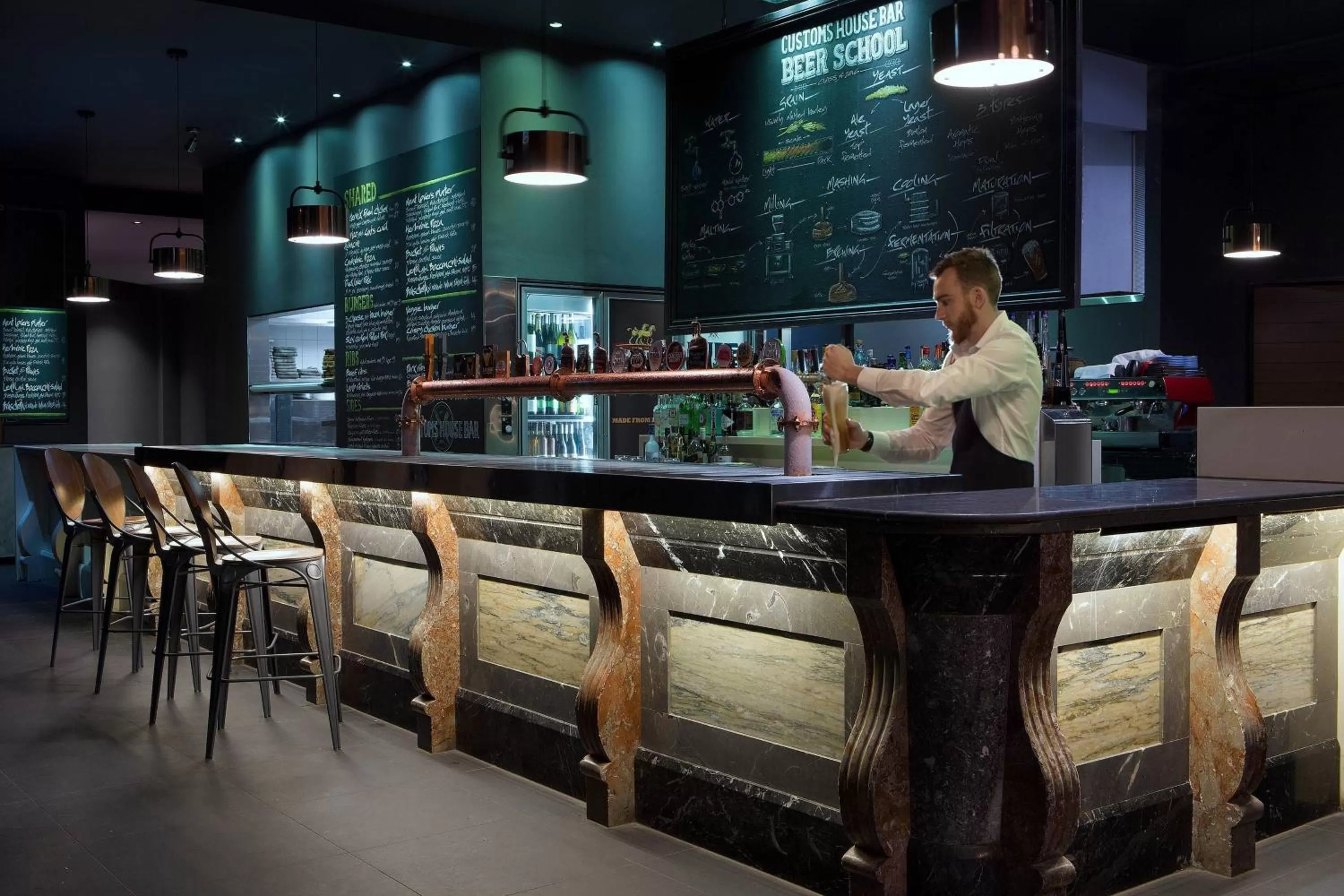 Lounge or bar in Sydney Harbour Marriott Hotel at Circular Quay