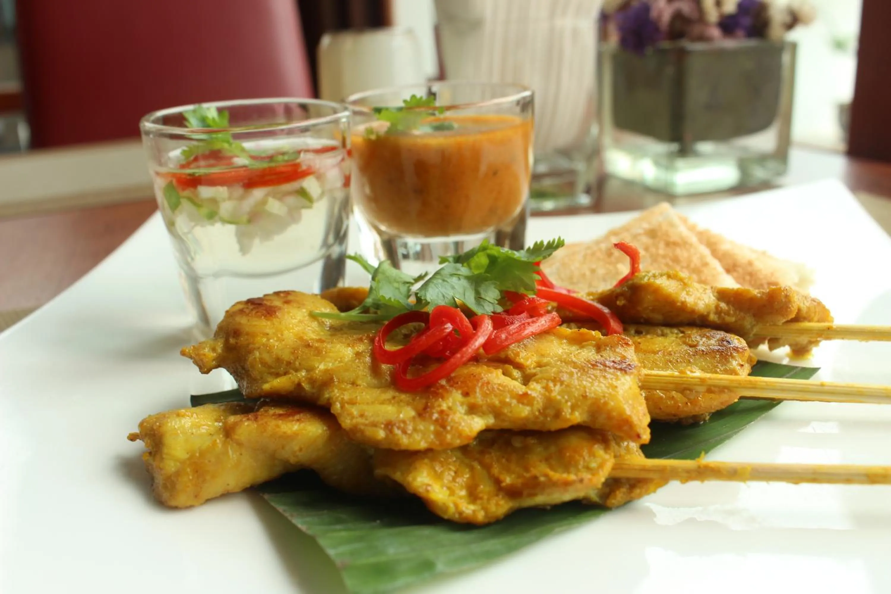 Restaurant/places to eat in Suvarnabhumi Suite Hotel