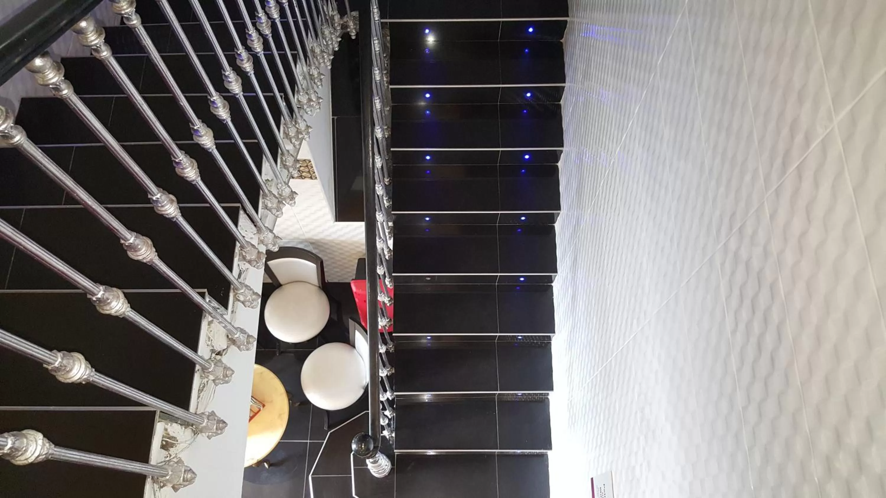 Lobby or reception in Kyriad Direct Beziers Centre